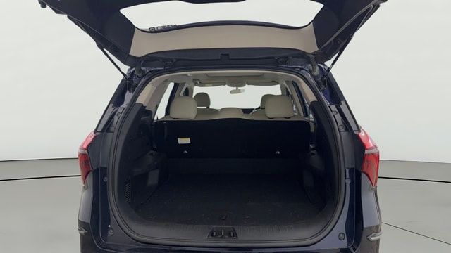 View Mahindra XUV700 Image 38 Used Mahindra XUV700 Image 38