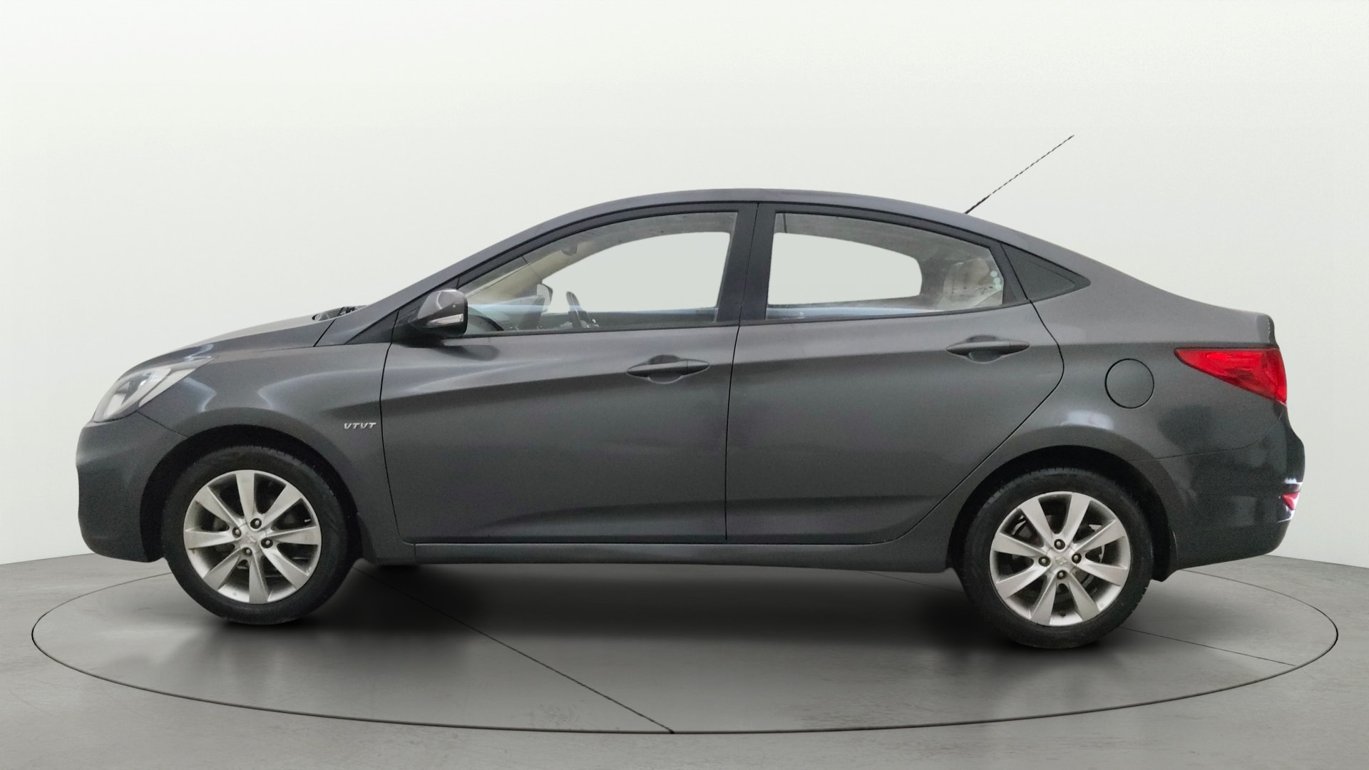 View 2013 Hyundai Fluidic Verna 1.6 VTVT SX Image 5 Used 2013 Hyundai Fluidic Verna 1.6 VTVT SX Image 5