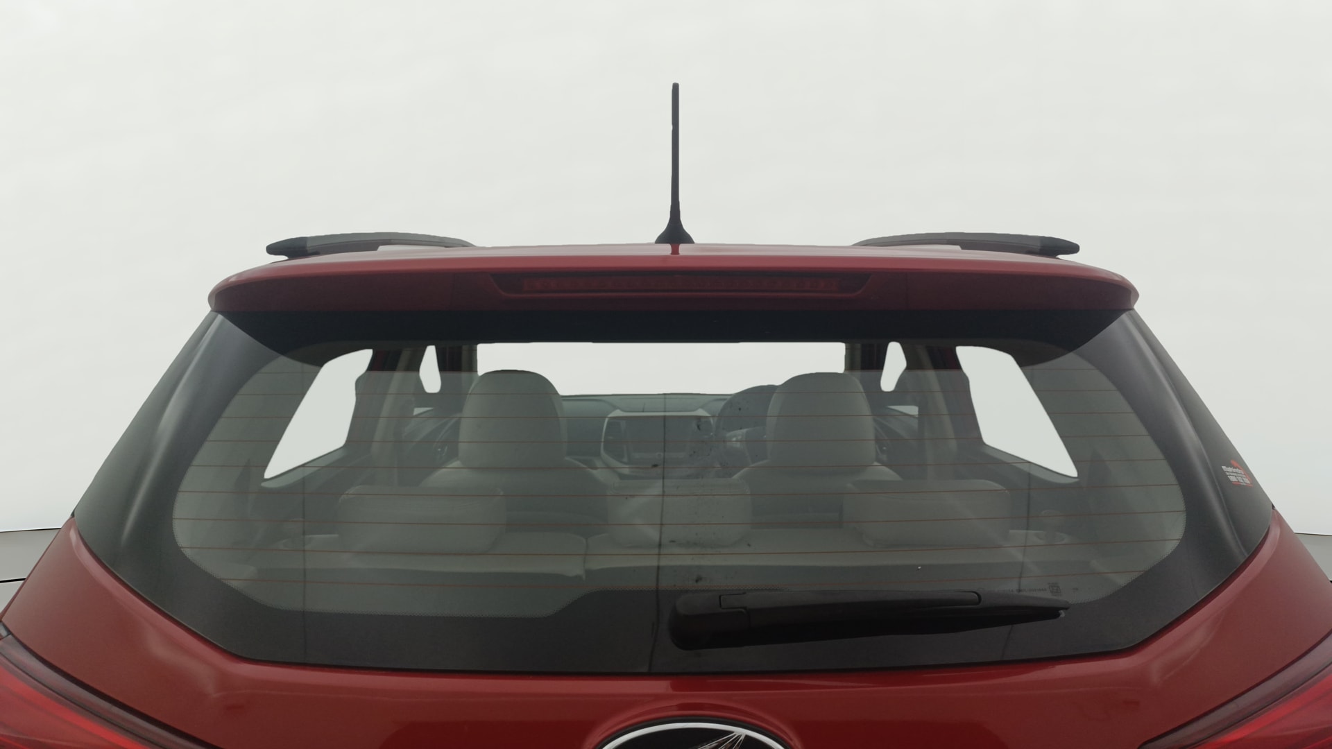 View 2021 Mahindra XUV300 W4 Petrol BS IV Image 4 Used 2021 Mahindra XUV300 W4 Petrol BS IV Image 4