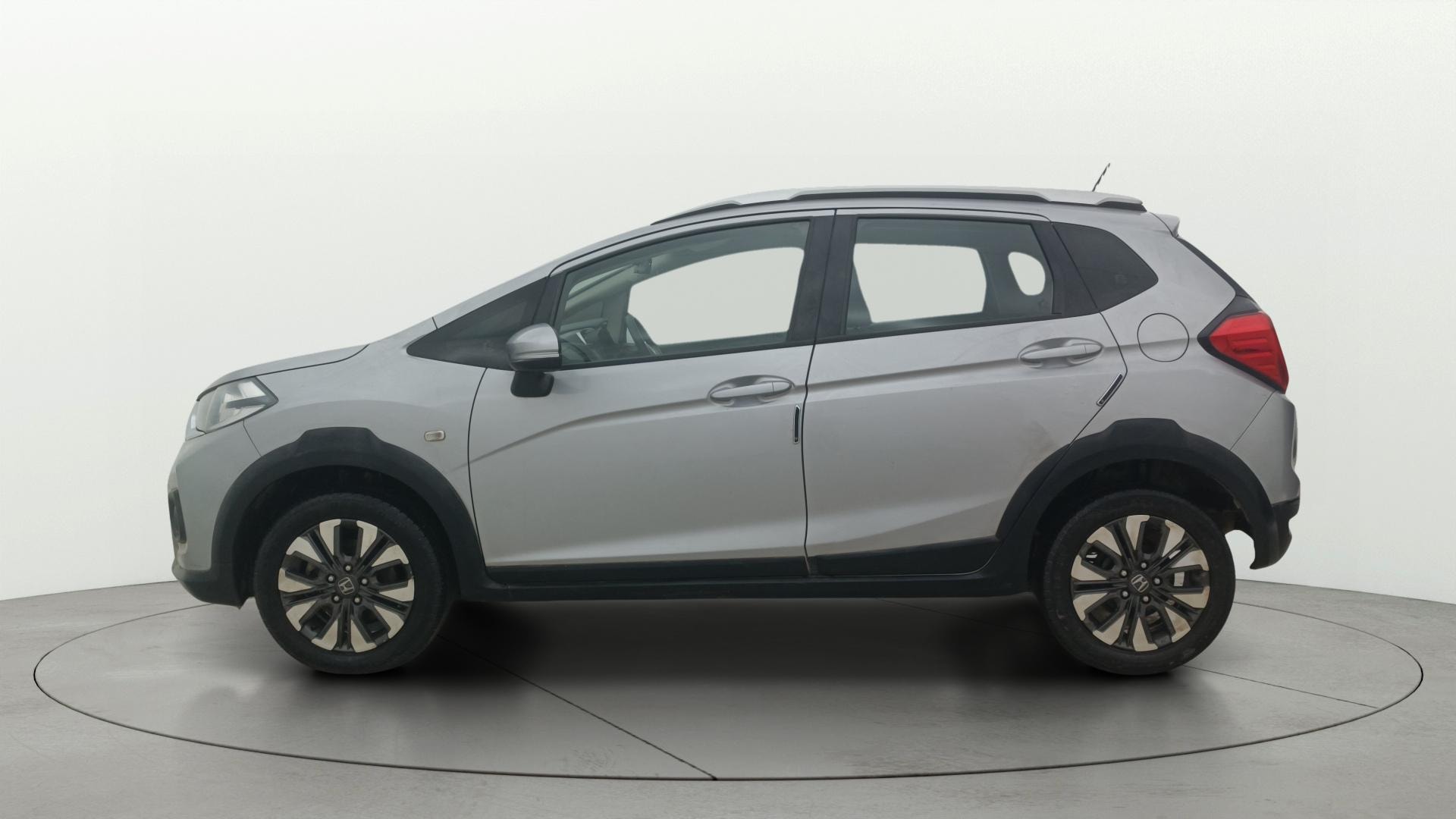 View 2021 Honda WR-V S MT Diesel Edge Edition Image 5 Used 2021 Honda WR-V S MT Diesel Edge Edition Image 5