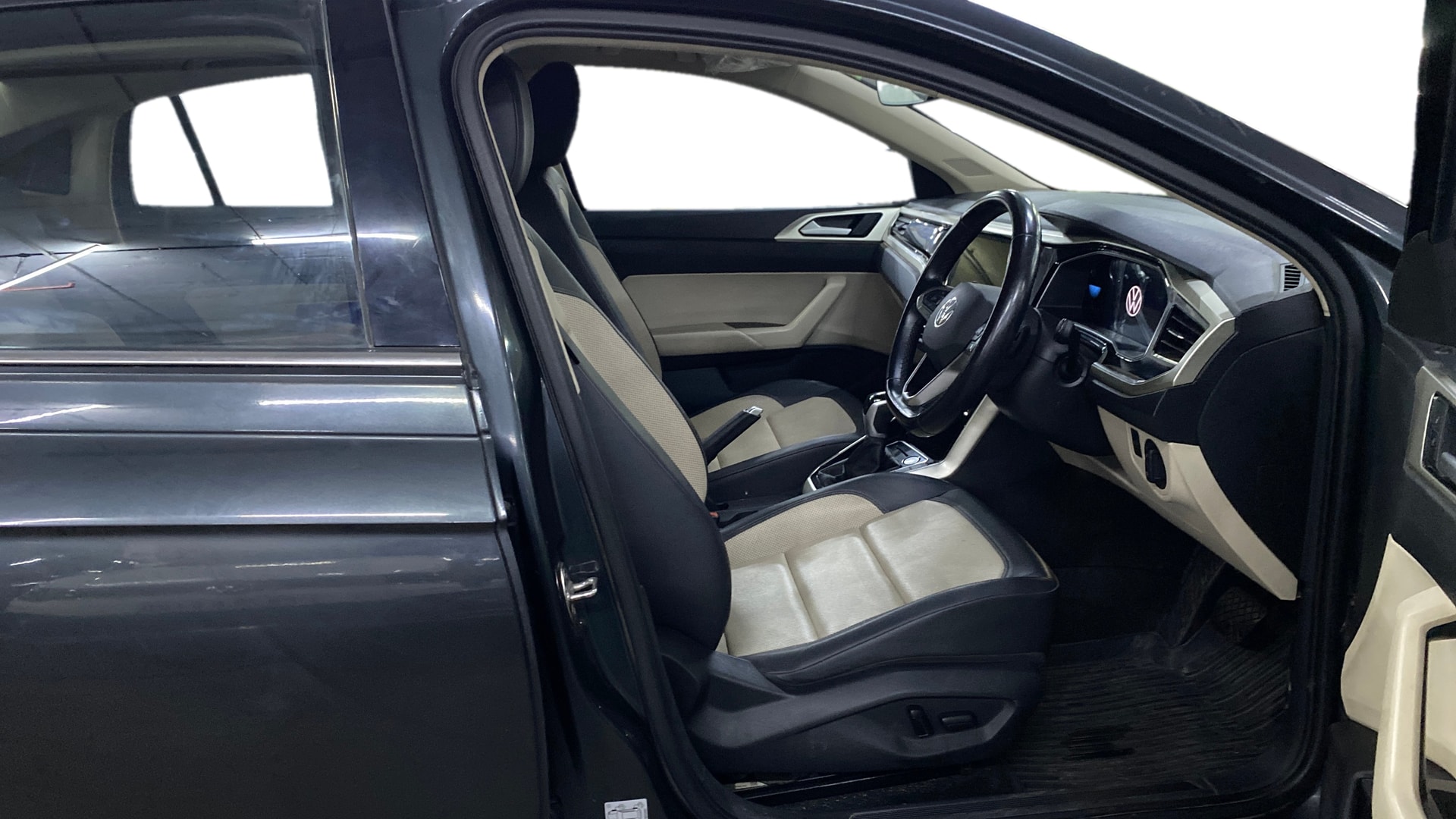 View 2024 Volkswagen Virtus Topline 1.0 TSI MT Image 18 Used 2024 Volkswagen Virtus Topline 1.0 TSI MT Image 18