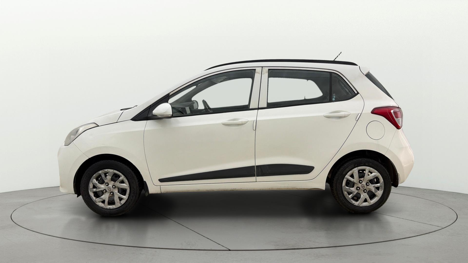 View 2018 Hyundai Grand i10 Sportz 1.2 Kappa Image 5 Used 2018 Hyundai Grand i10 Sportz 1.2 Kappa Image 5