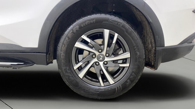 View Mahindra XUV700 Image 11 Used Mahindra XUV700 Image 11