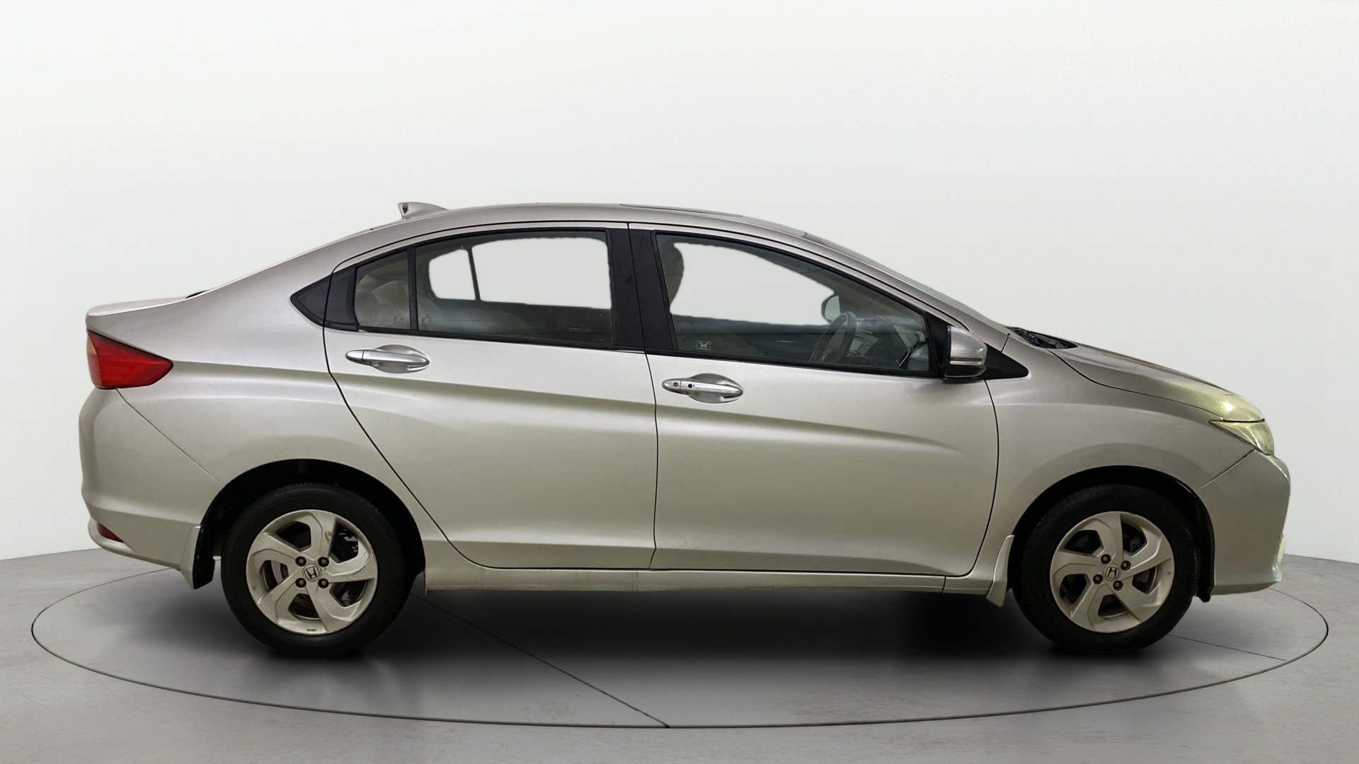 View 2016 Honda City ZX MT Diesel Anniversary Edition Image 9 Used 2016 Honda City ZX MT Diesel Anniversary Edition Image 9