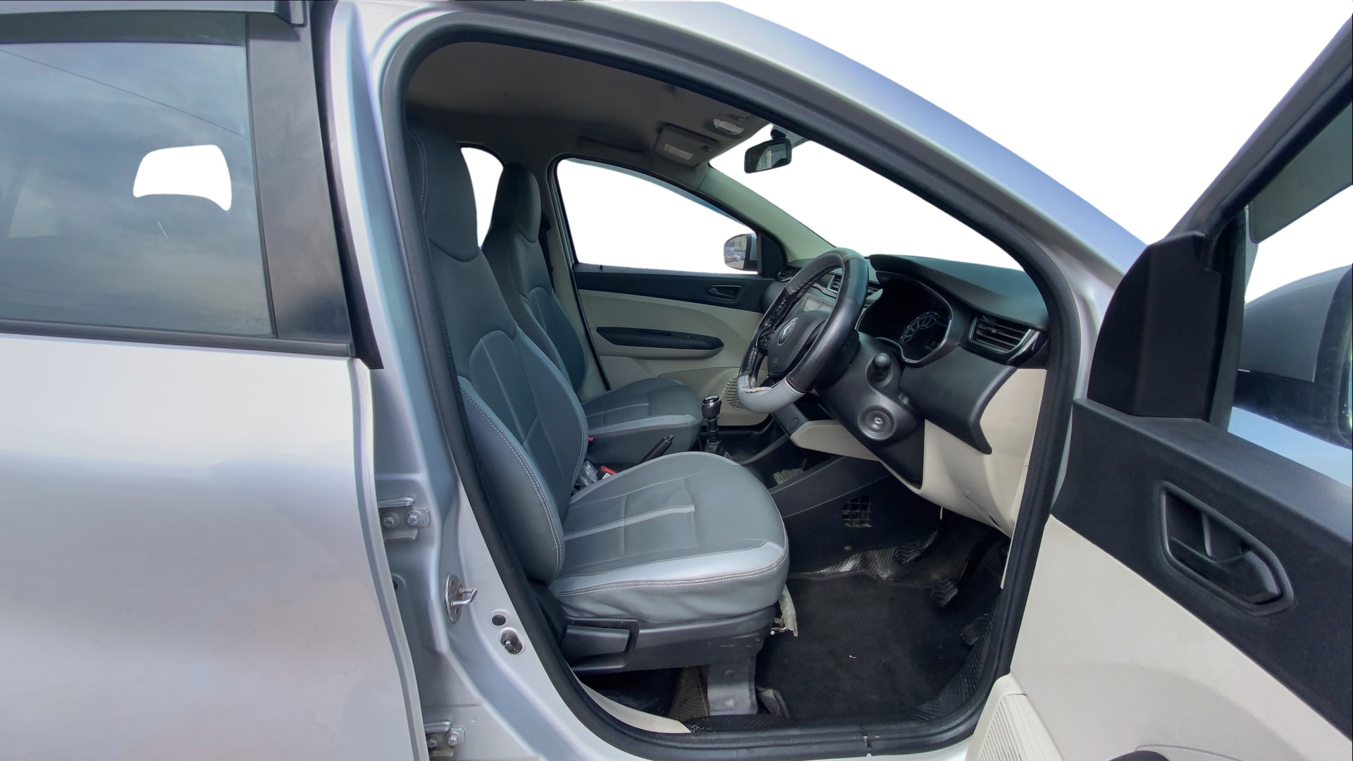 View 2021 Renault Triber RXT Image 27 Used 2021 Renault Triber RXT Image 27