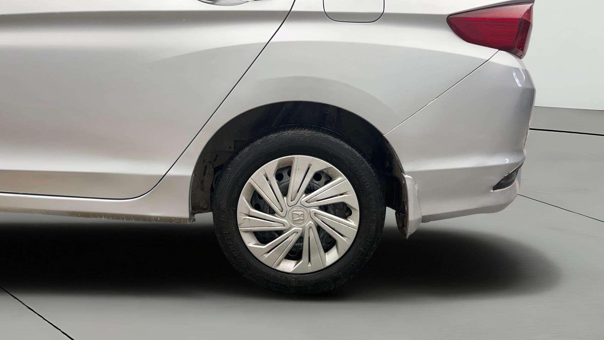 View 2017 Honda City ZX MT Diesel Anniversary Edition Image 12 Used 2017 Honda City ZX MT Diesel Anniversary Edition Image 12