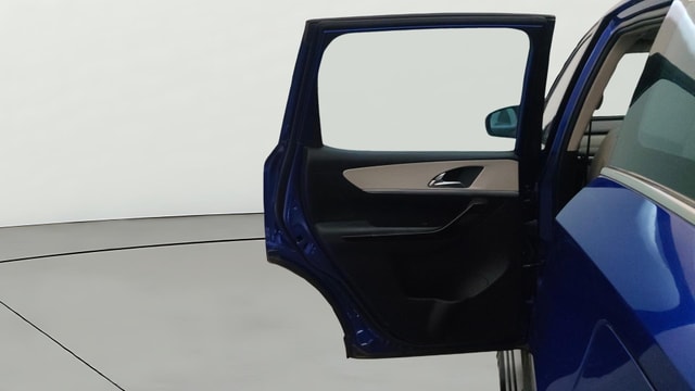 View Mahindra XUV700 Image 16 Used Mahindra XUV700 Image 16