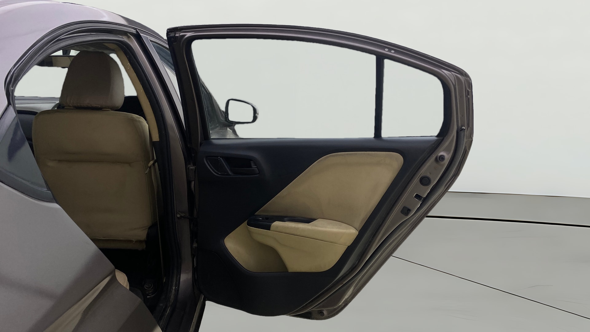 View 2015 Honda City ZX MT Diesel Anniversary Edition Image 8 Used 2015 Honda City ZX MT Diesel Anniversary Edition Image 8