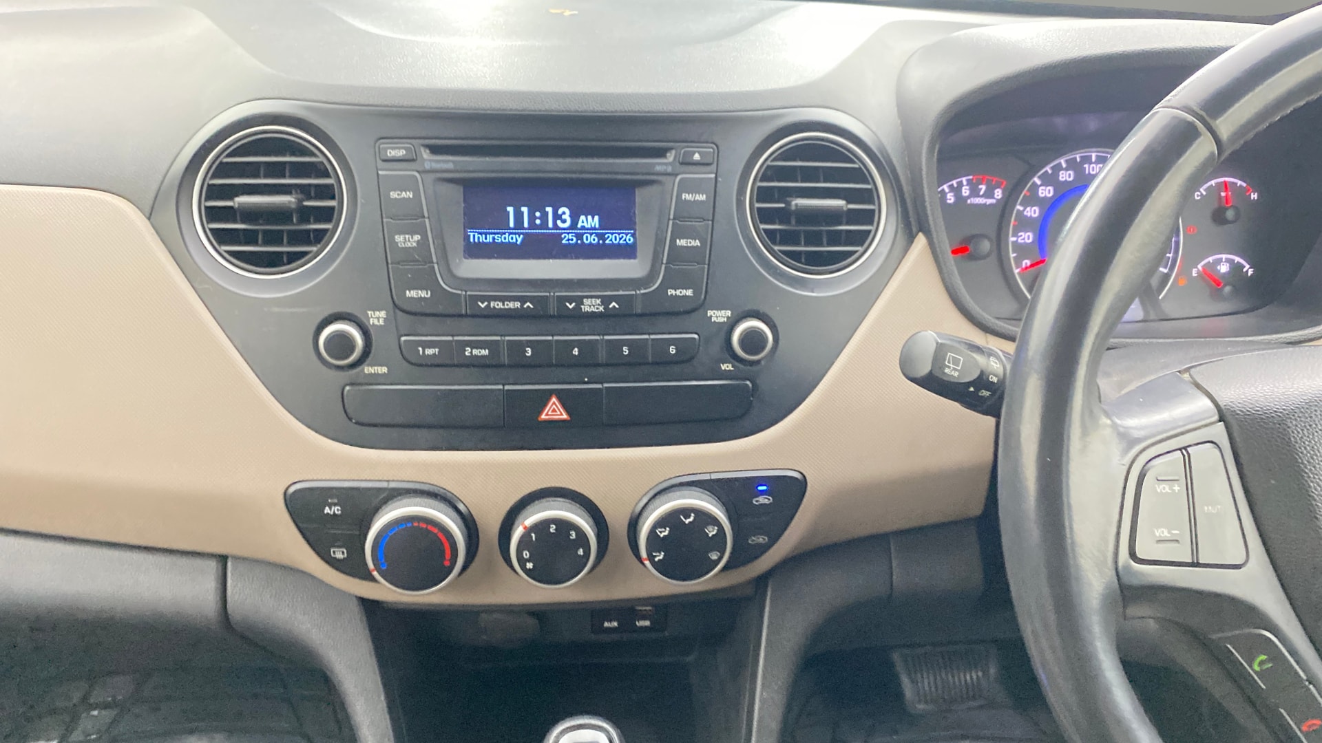 View 2015 Hyundai Grand i10 Asta AT 1.2 Kappa VTVT Image 17 Used 2015 Hyundai Grand i10 Asta AT 1.2 Kappa VTVT Image 17