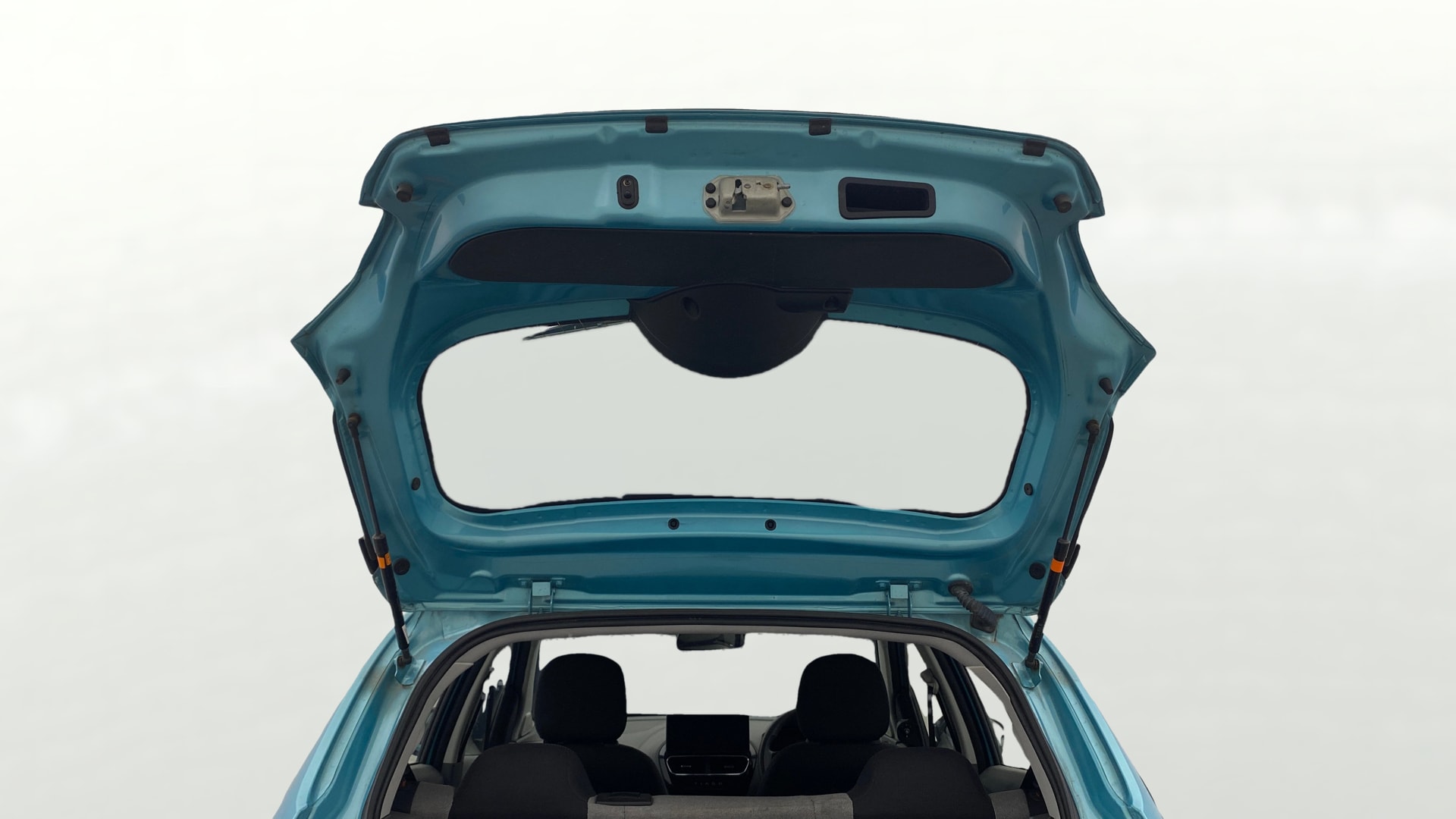 View 2025 Tata Tiago Revotorq XB Image 17 Used 2025 Tata Tiago Revotorq XB Image 17