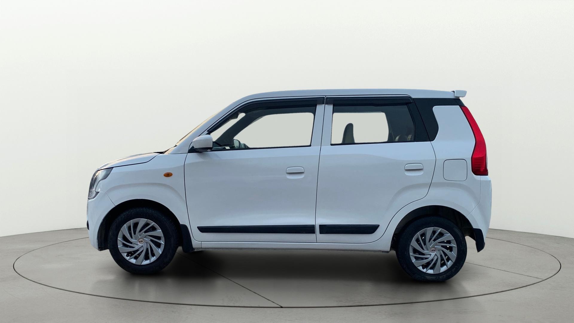 View 2020 Maruti Suzuki 1000 Base Variant Image 5 Used 2020 Maruti Suzuki 1000 Base Variant Image 5