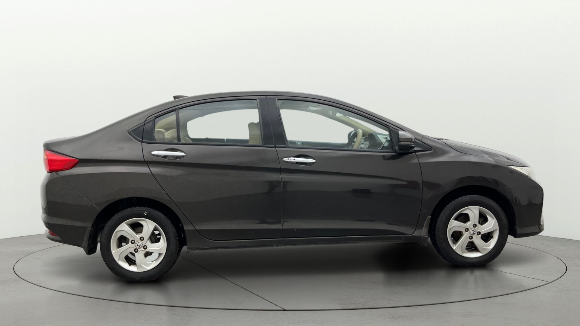 View 2015 Honda City ZX MT Diesel Anniversary Edition Image 9 Used 2015 Honda City ZX MT Diesel Anniversary Edition Image 9