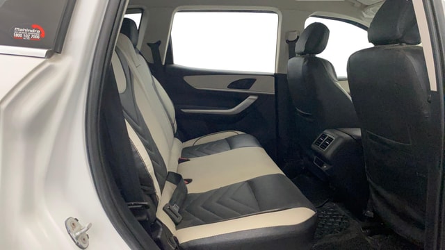View Mahindra XUV700 Image 29 Used Mahindra XUV700 Image 29