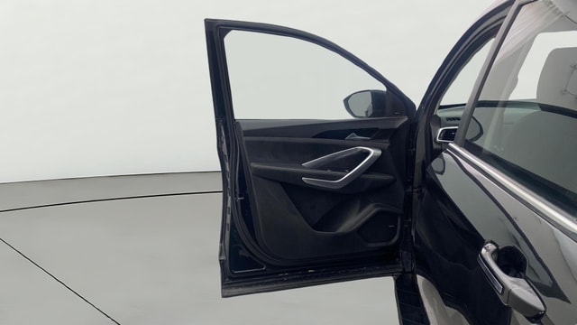 View MG Hector Image 39 Used MG Hector Image 39