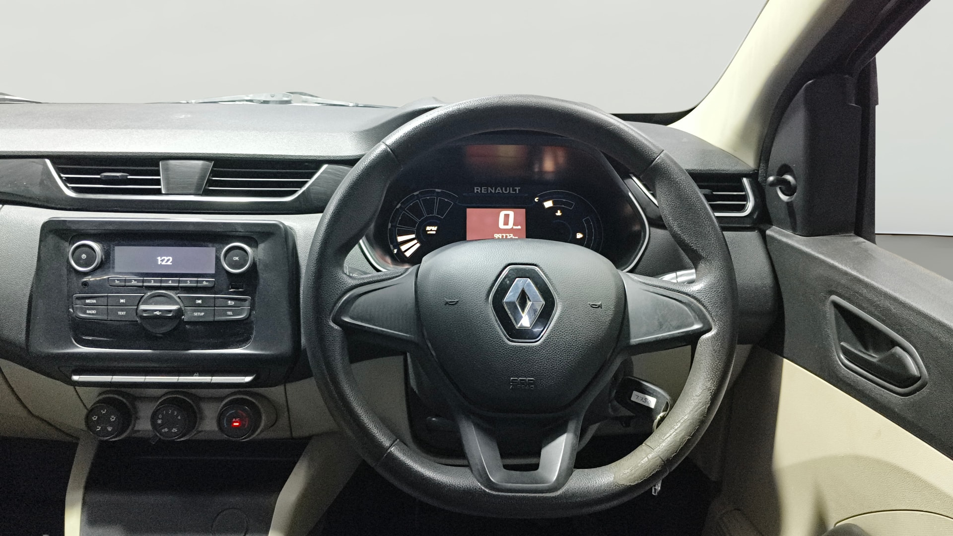 View 2020 Renault Triber RXE Image 21 Used 2020 Renault Triber RXE Image 21