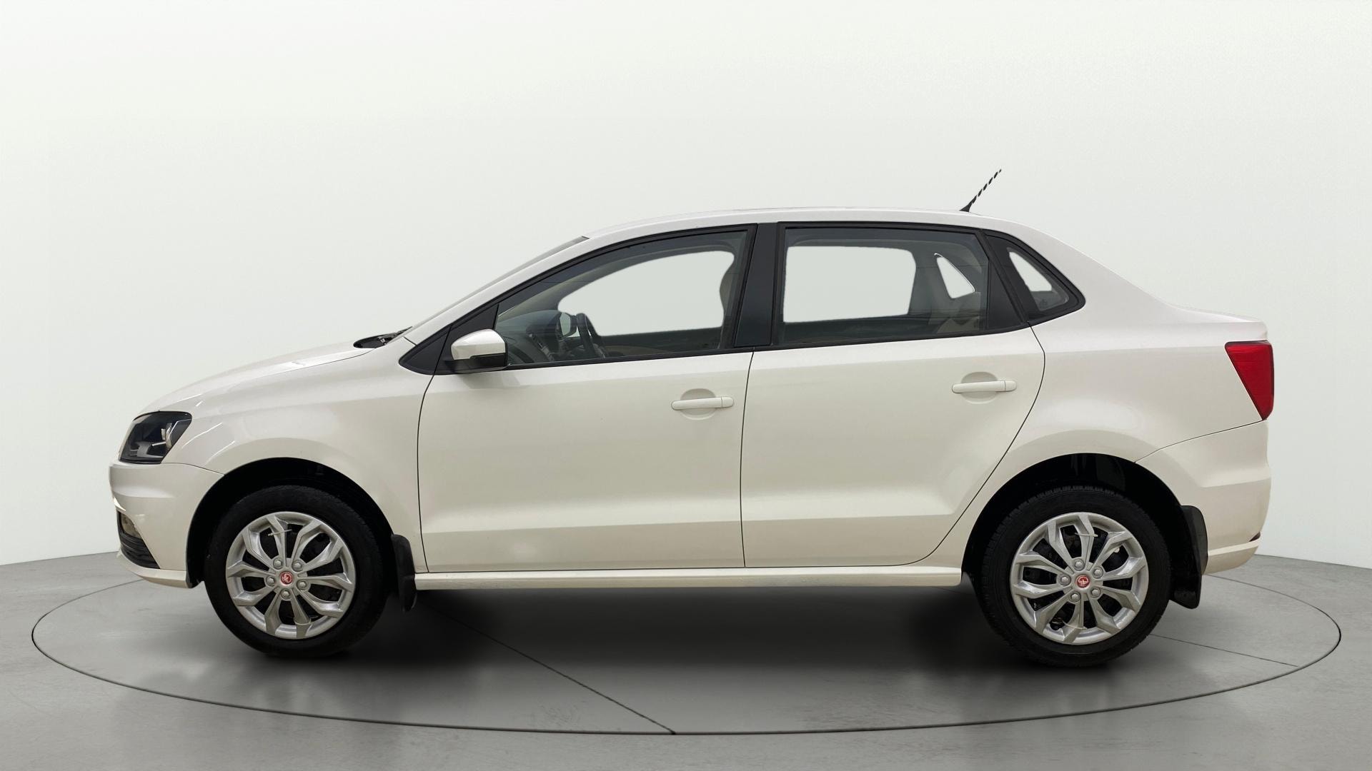 View 2017 Volkswagen Ameo 1.2L MPI Petrol Comfortline Image 5 Used 2017 Volkswagen Ameo 1.2L MPI Petrol Comfortline Image 5