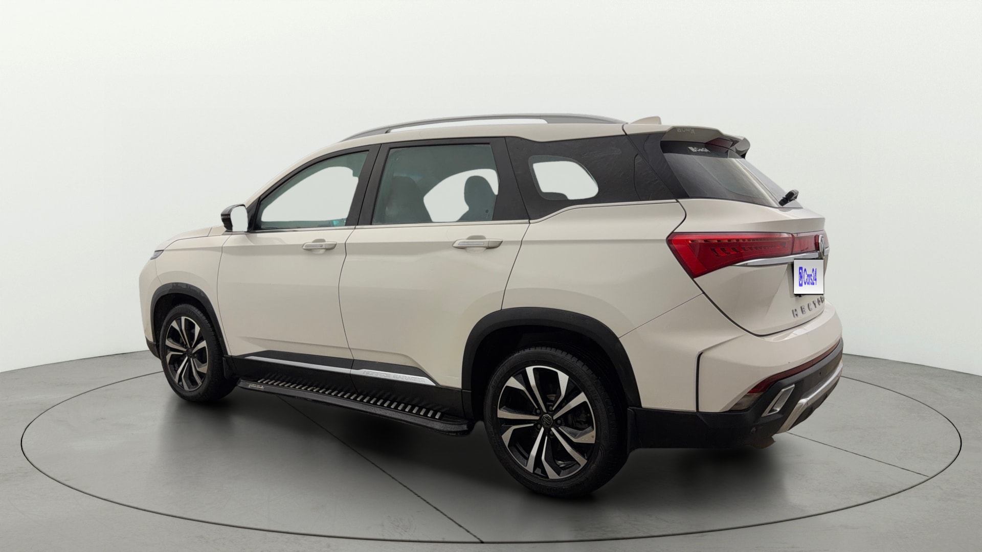 View 2023 MG Hector Plus Sharp Pro 7 Seater CVT Petrol Image 2 Used 2023 MG Hector Plus Sharp Pro 7 Seater CVT Petrol Image 2