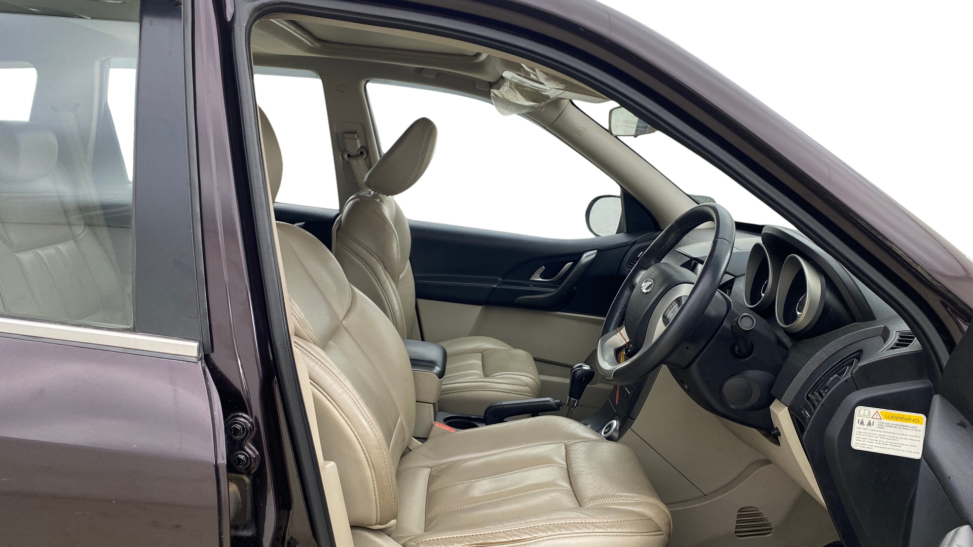 View 2017 Mahindra XUV500 W10 FWD AT Image 18 Used 2017 Mahindra XUV500 W10 FWD AT Image 18