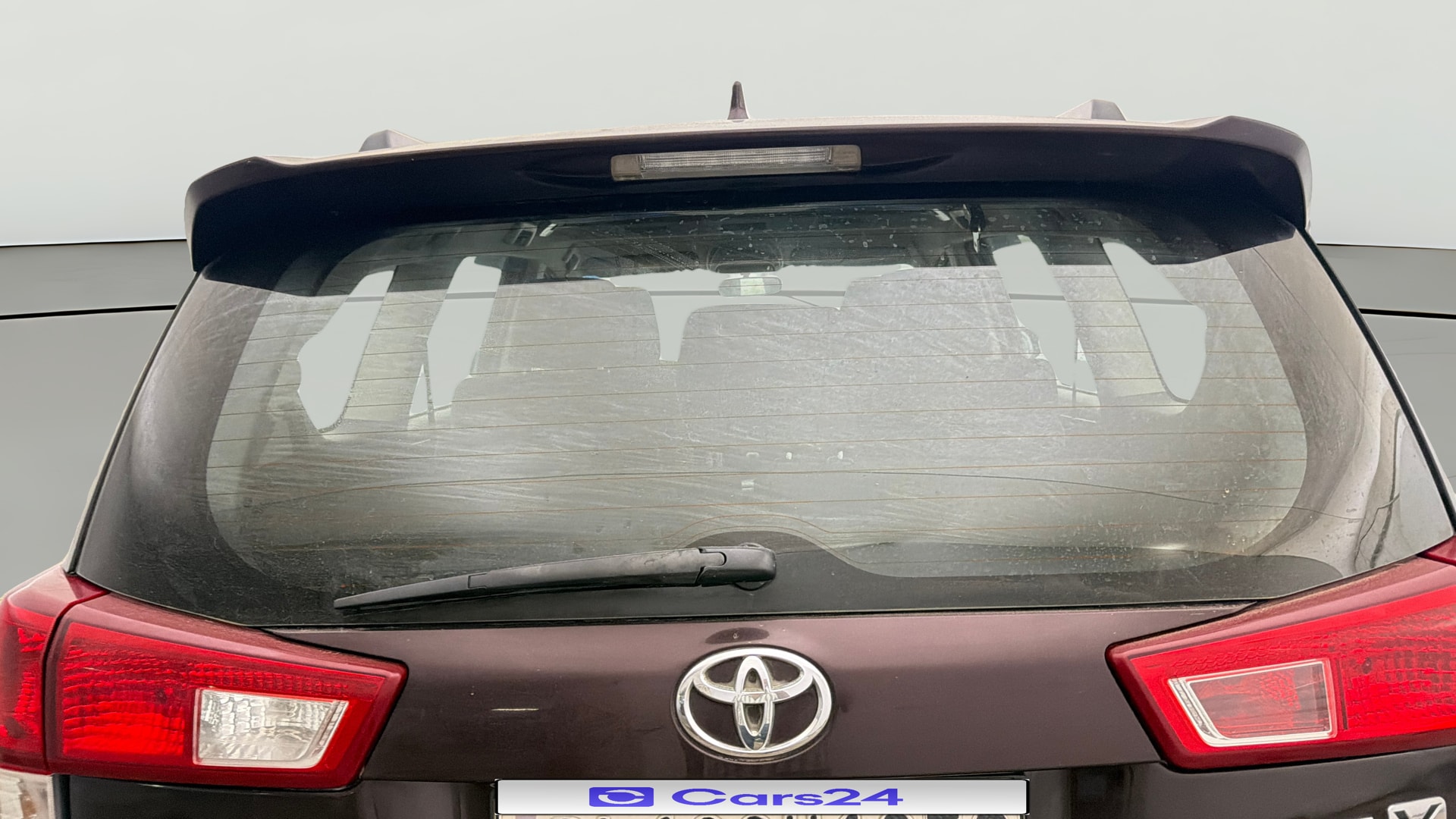 View 2022 Toyota Innova Crysta 2.7 VX MT 7-Seater BS IV Image 4 Used 2022 Toyota Innova Crysta 2.7 VX MT 7-Seater BS IV Image 4