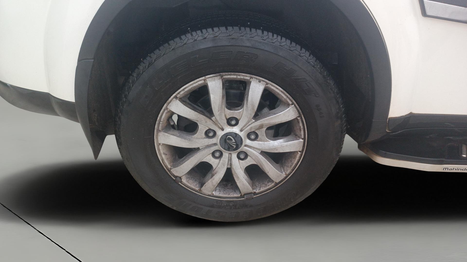View 2017 Mahindra XUV500 W10 FWD AT Image 35 Used 2017 Mahindra XUV500 W10 FWD AT Image 35