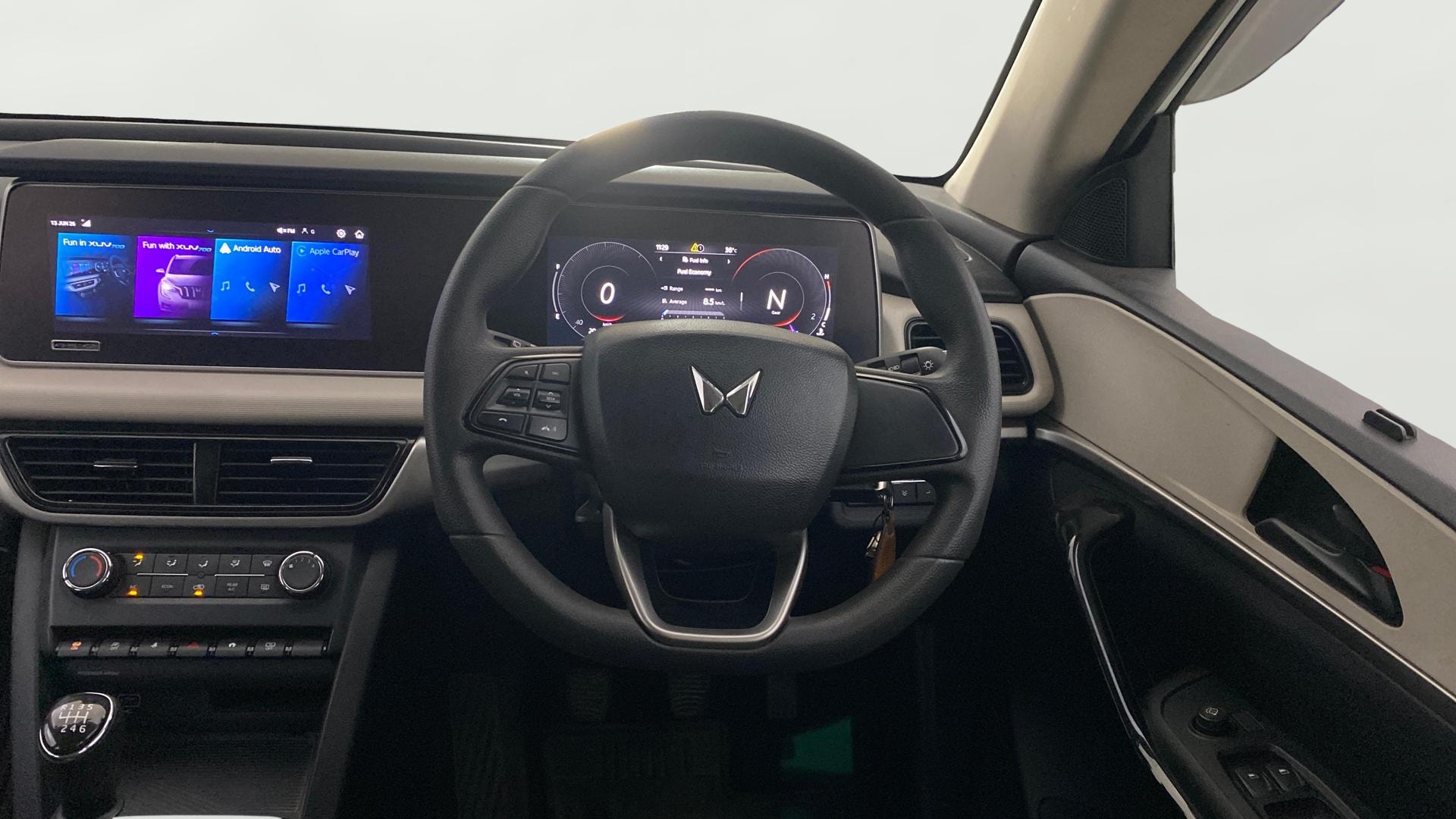 Used 2022 Mahindra XUV700 Used 2022 Mahindra XUV700
