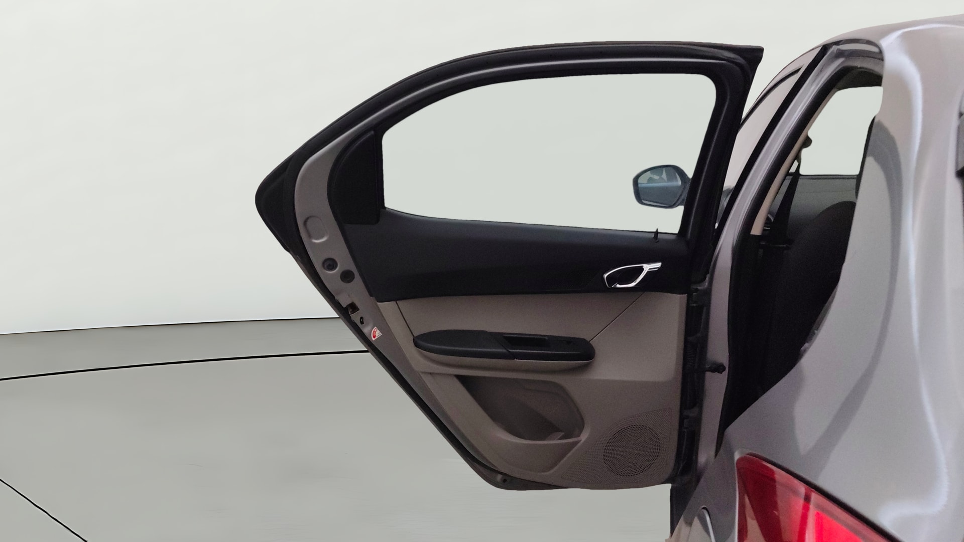 View 2018 Tata Tiago Revotorq XB Image 22 Used 2018 Tata Tiago Revotorq XB Image 22