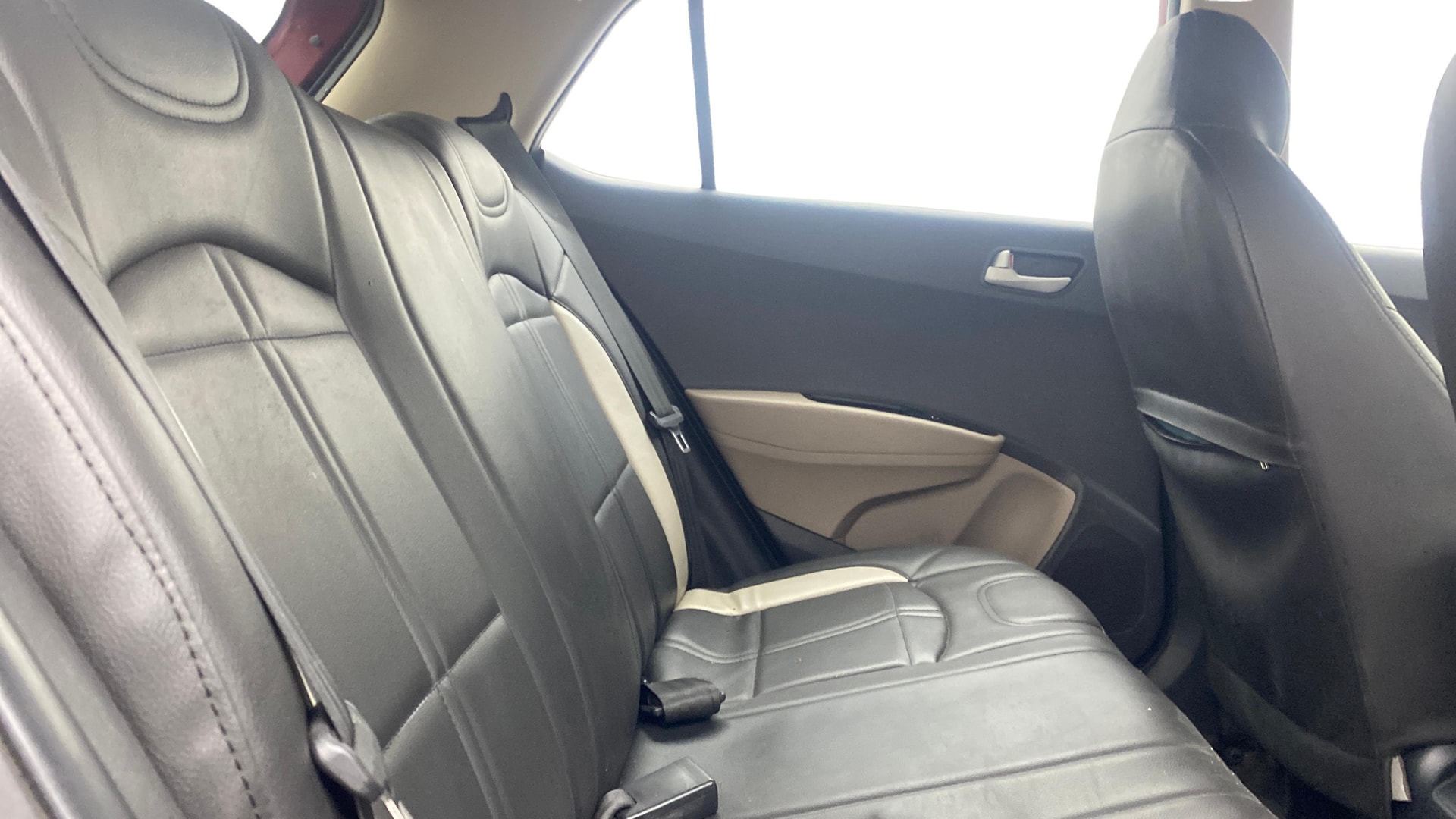 View 2015 Hyundai Grand i10 Sportz 1.2 Kappa Image 28 Used 2015 Hyundai Grand i10 Sportz 1.2 Kappa Image 28