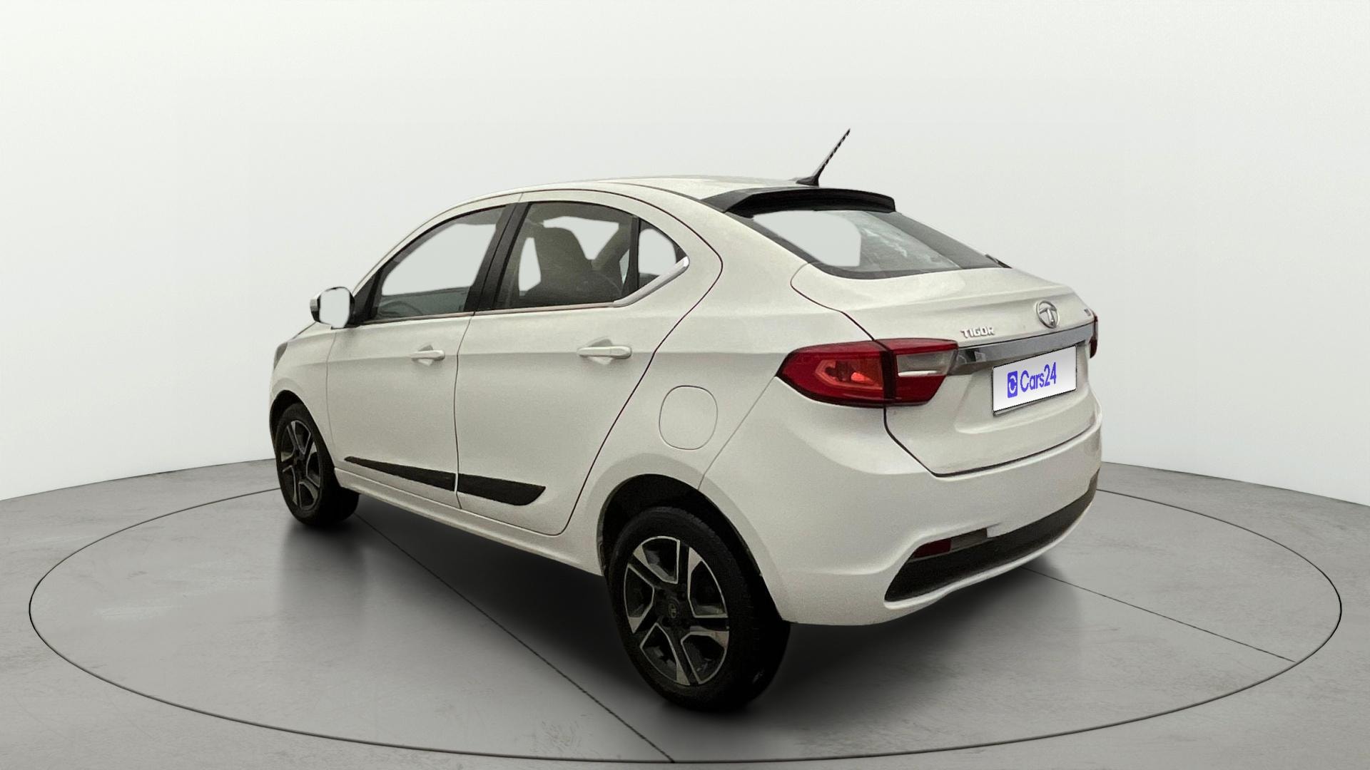 View 2017 Tata Tigor XZ (O) Petrol Image 2 Used 2017 Tata Tigor XZ (O) Petrol Image 2