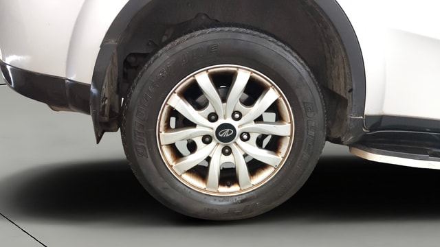 View Mahindra XUV500 Image 35 Used Mahindra XUV500 Image 35