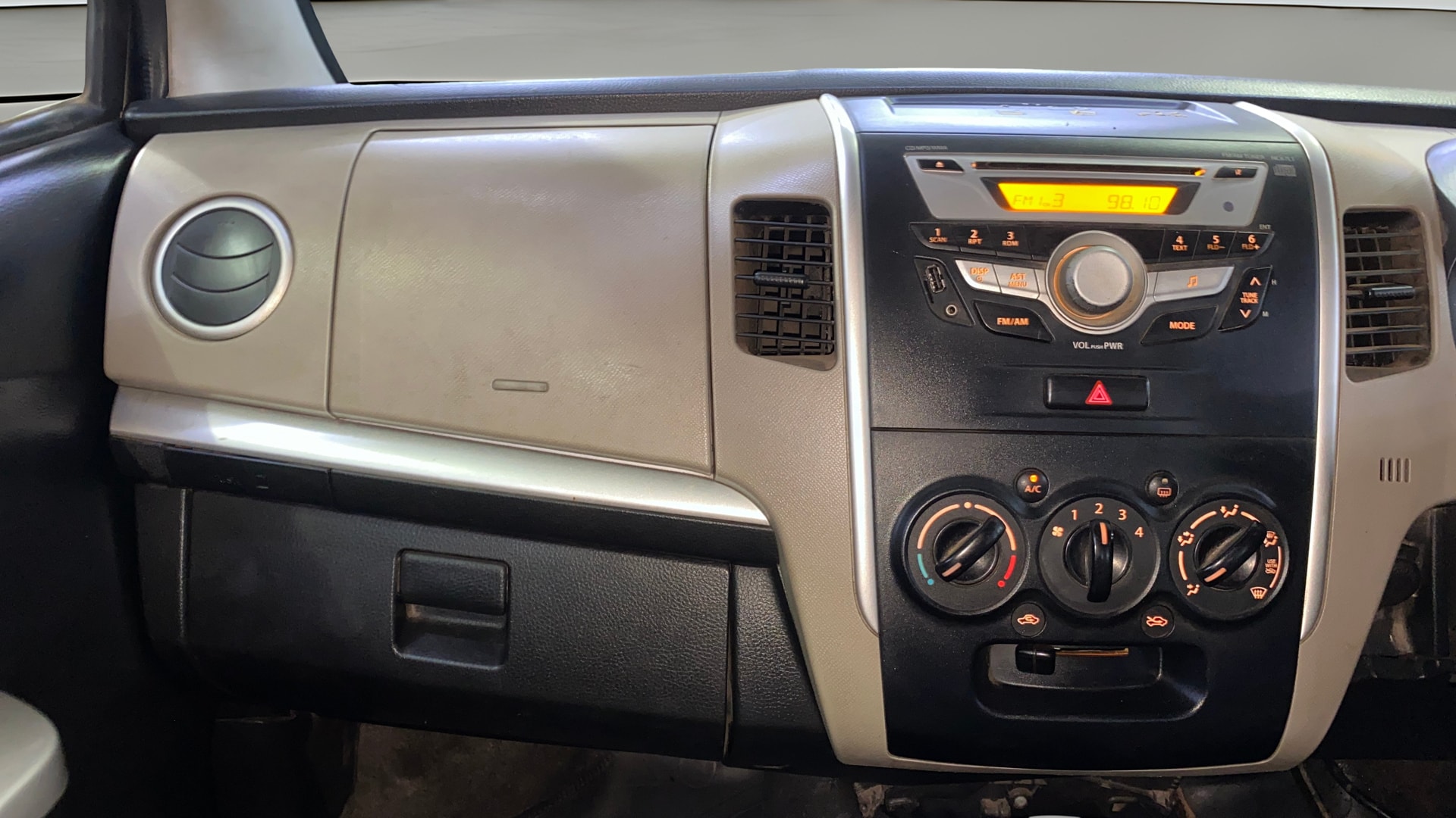 View 2016 Maruti Suzuki 1000 Base Variant Image 34 Used 2016 Maruti Suzuki 1000 Base Variant Image 34