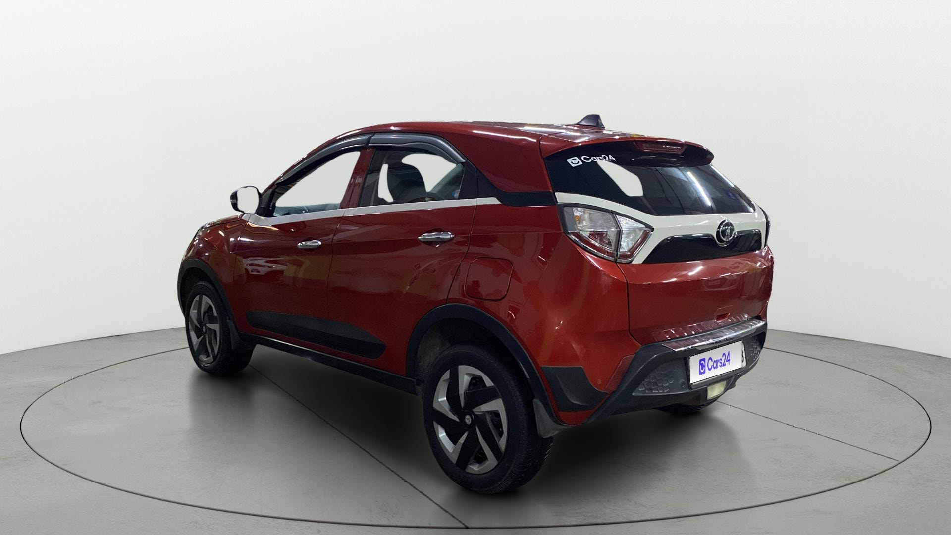 View 2018 Tata Nexon Revotorq XM Image 2 Used 2018 Tata Nexon Revotorq XM Image 2