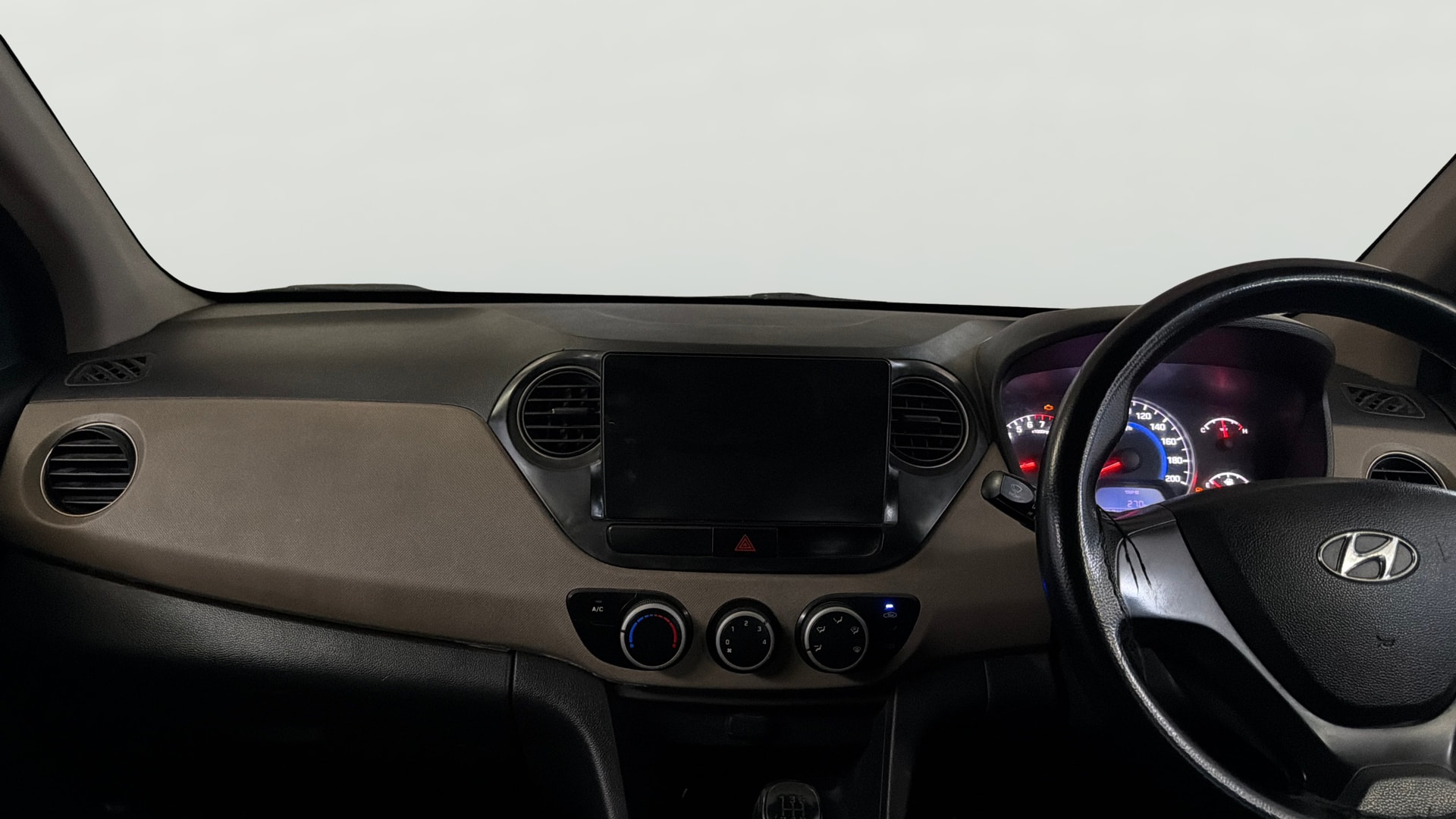 View 2016 Hyundai Grand i10 Magna 1.2 Kappa VTVT Image 17 Used 2016 Hyundai Grand i10 Magna 1.2 Kappa VTVT Image 17