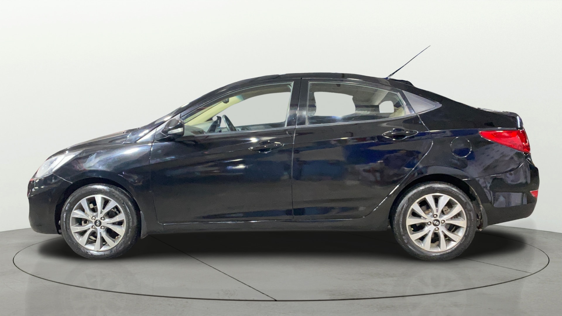 View 2015 Hyundai Fluidic Verna 1.4 VTVT CX Image 5 Used 2015 Hyundai Fluidic Verna 1.4 VTVT CX Image 5