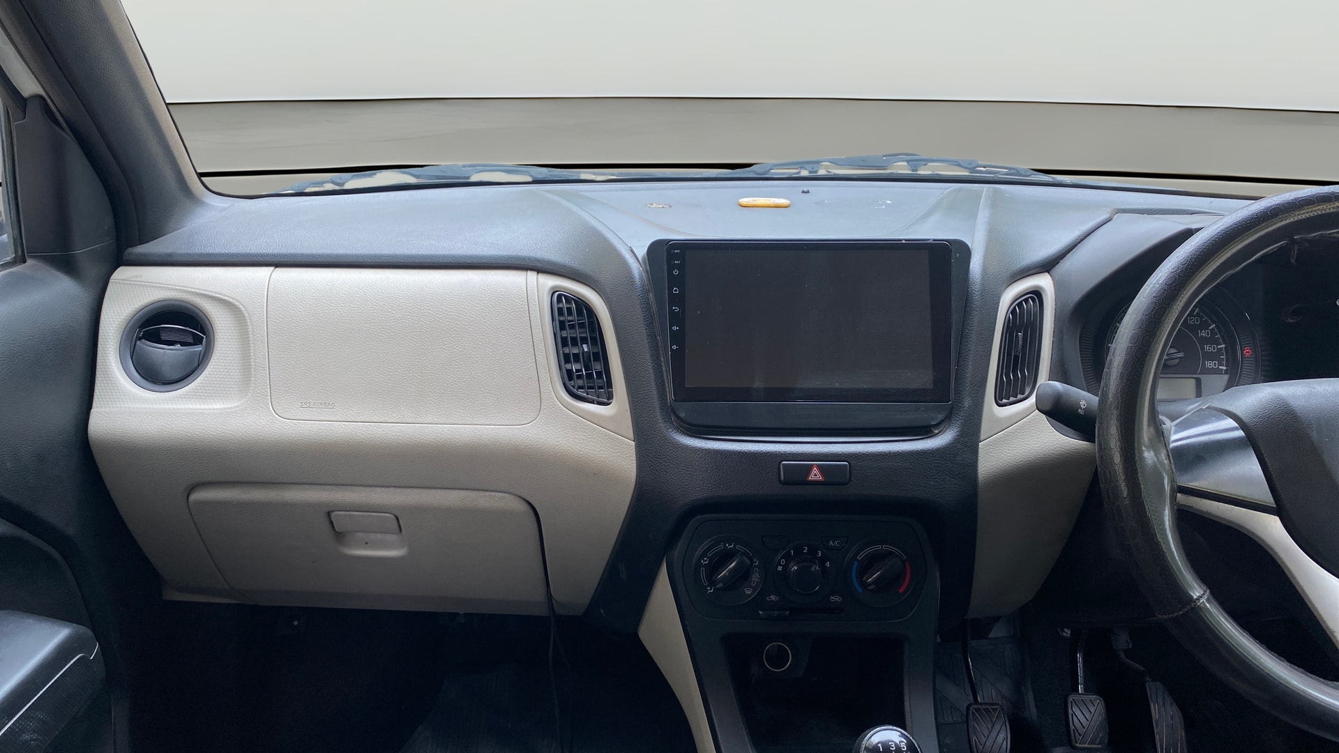 View 2022 Maruti Suzuki 1000 Base Variant Image 17 Used 2022 Maruti Suzuki 1000 Base Variant Image 17