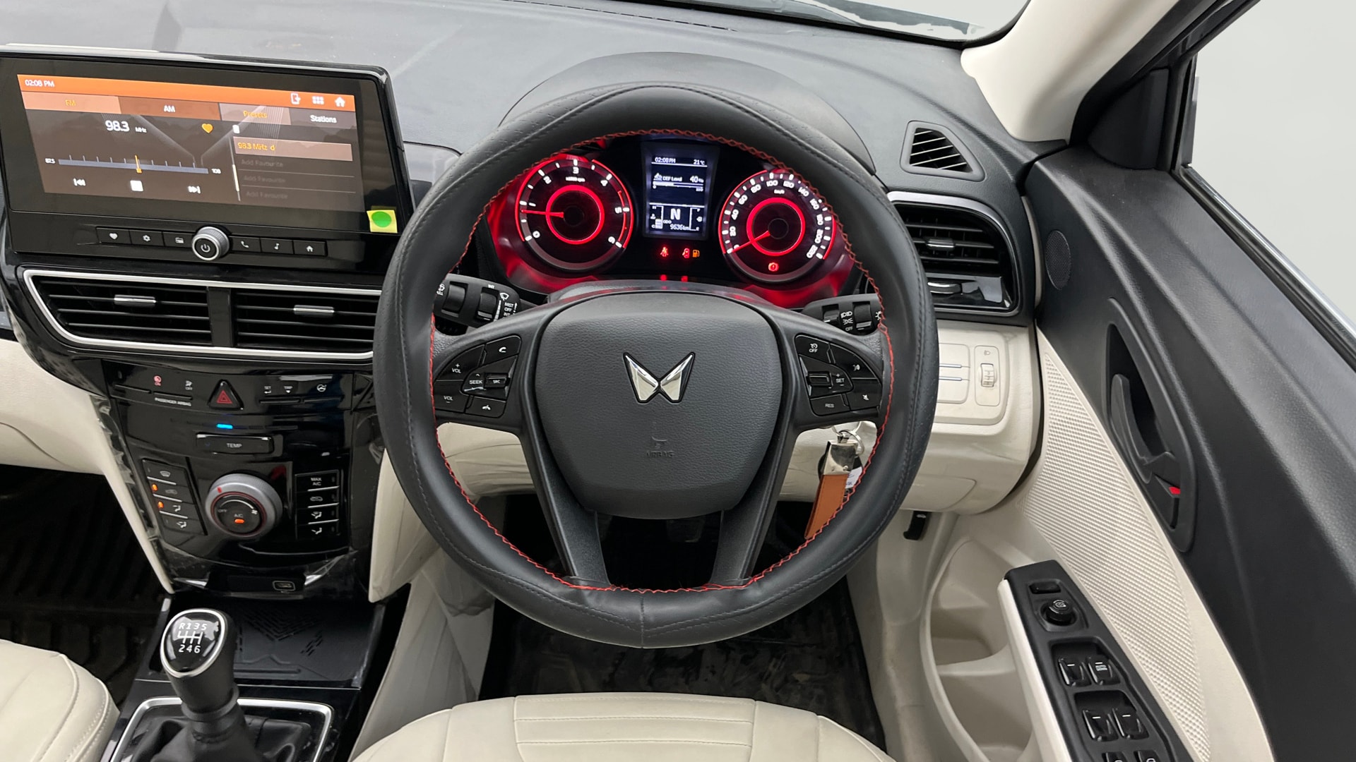 View 2024 Mahindra XUV 3XO MX3 Pro 1.5 Turbo Diesel Image 21 Used 2024 Mahindra XUV 3XO MX3 Pro 1.5 Turbo Diesel Image 21