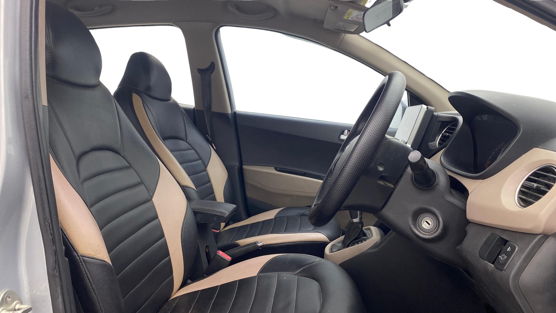 View 2019 Hyundai Grand i10 1.2 Sportz AT Petrol Image 18 Used 2019 Hyundai Grand i10 1.2 Sportz AT Petrol Image 18
