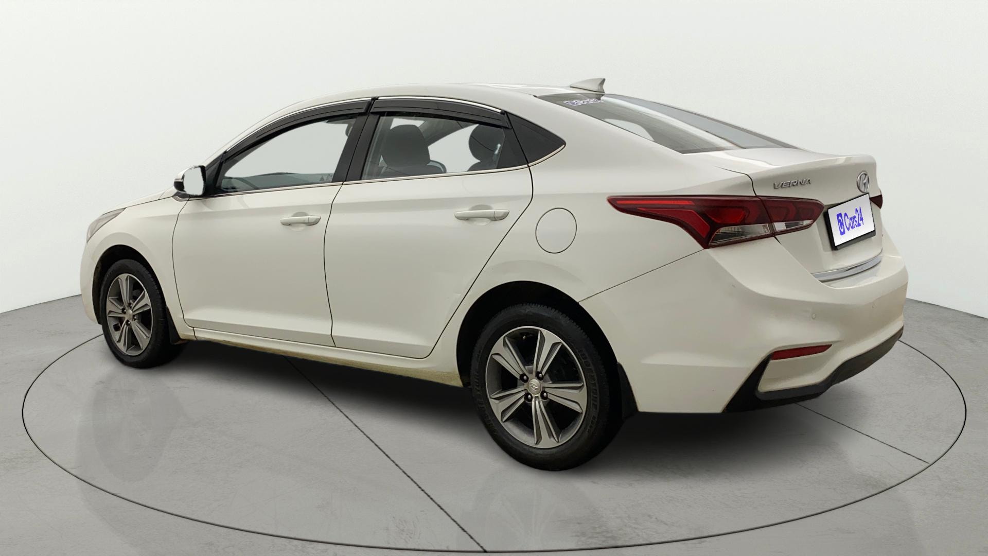 View 2018 Hyundai Verna 1.6 VTVT SX Image 2 Used 2018 Hyundai Verna 1.6 VTVT SX Image 2