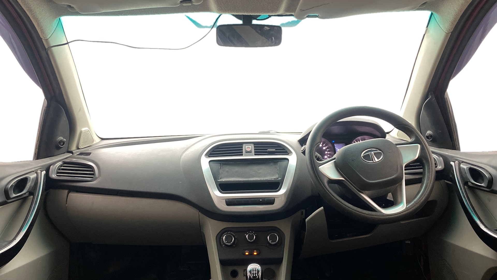 View 2016 Tata Tiago Revotorq XB Image 15 Used 2016 Tata Tiago Revotorq XB Image 15