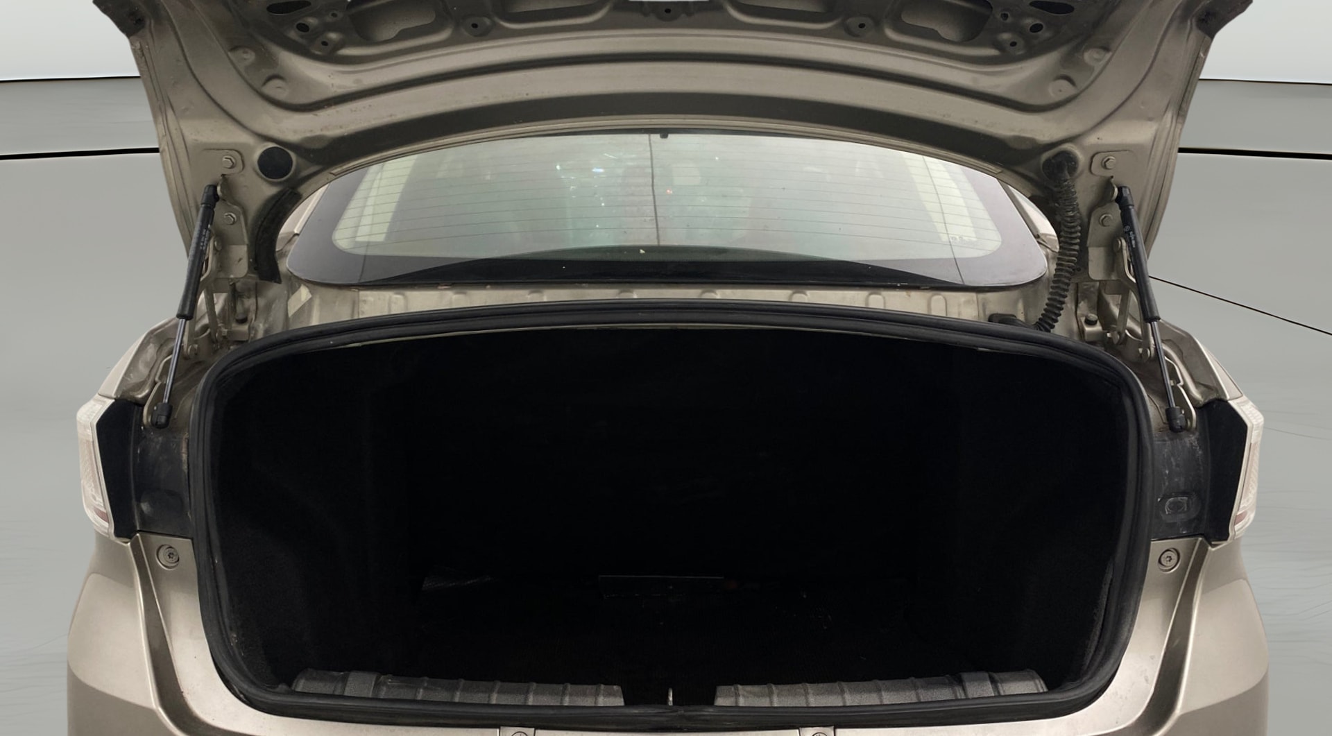 View 2019 Tata Tigor XE Diesel Image 37 Used 2019 Tata Tigor XE Diesel Image 37