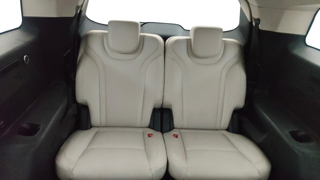 View Mahindra XUV700 Image 10 Used Mahindra XUV700 Image 10