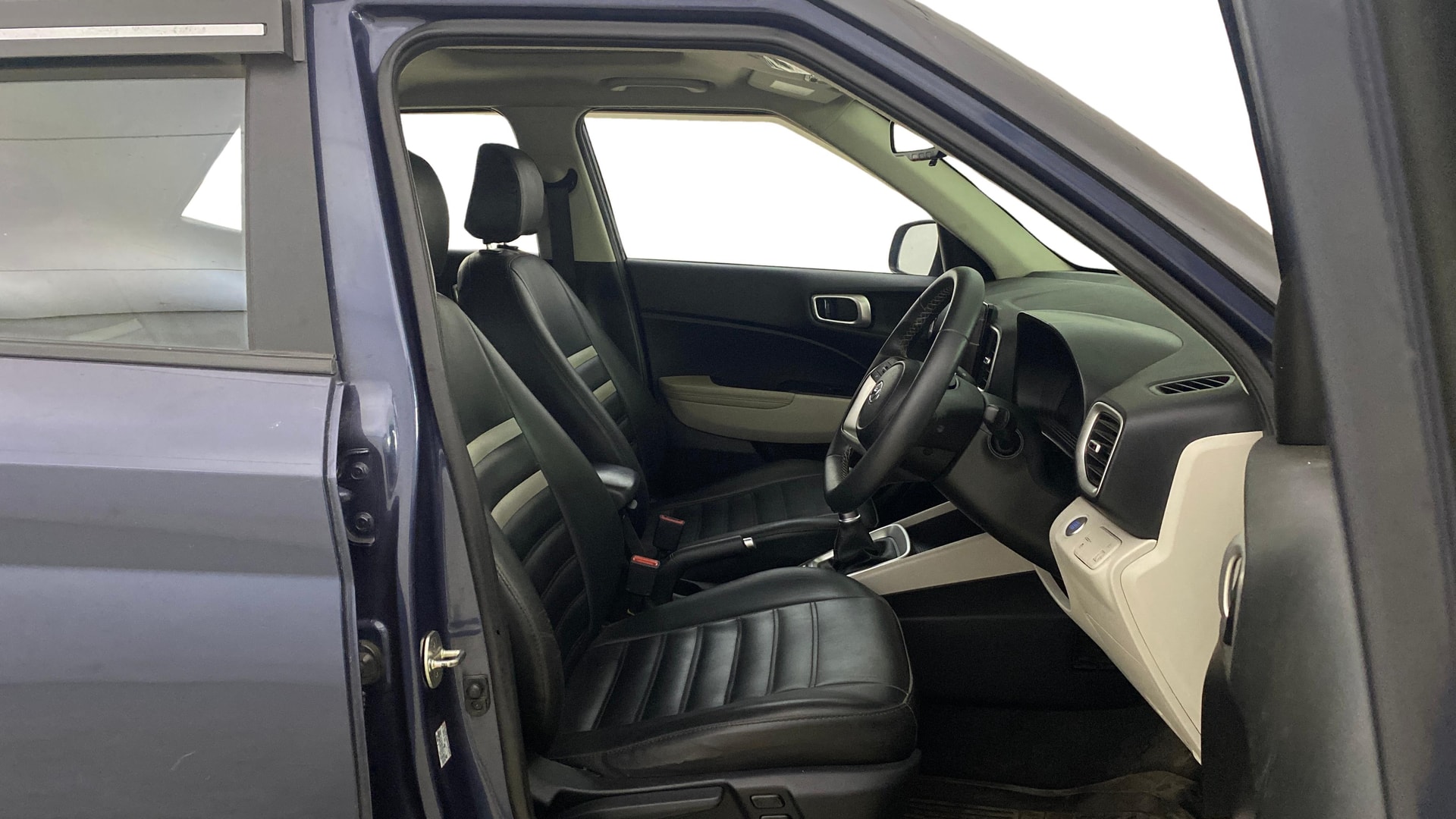 View 2022 Hyundai Venue SX (O) 1.0 iMT Petrol Image 28 Used 2022 Hyundai Venue SX (O) 1.0 iMT Petrol Image 28
