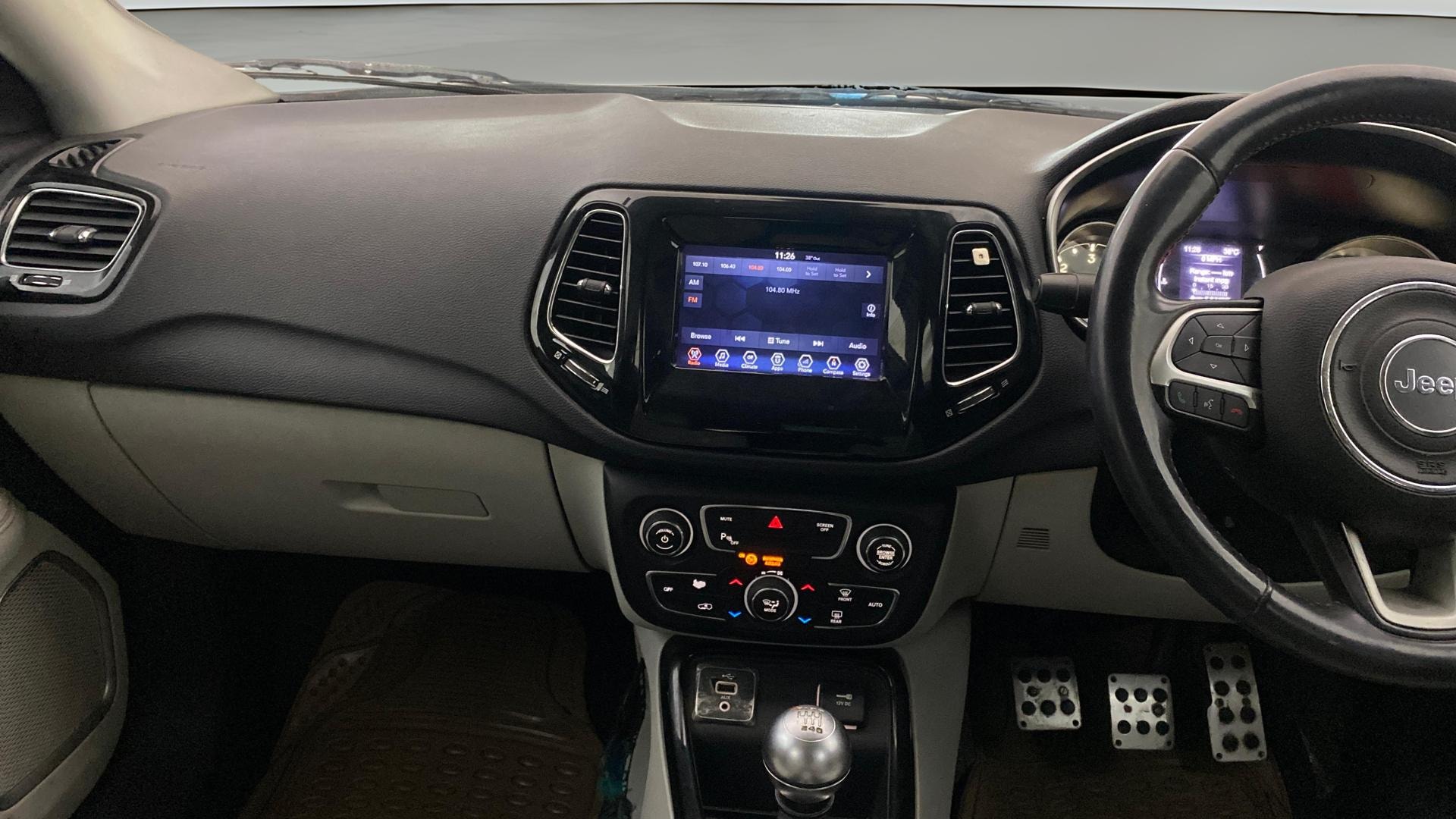 View 2017 Jeep Compass Limited 4X4 2.0 Diesel BS IV Image 17 Used 2017 Jeep Compass Limited 4X4 2.0 Diesel BS IV Image 17