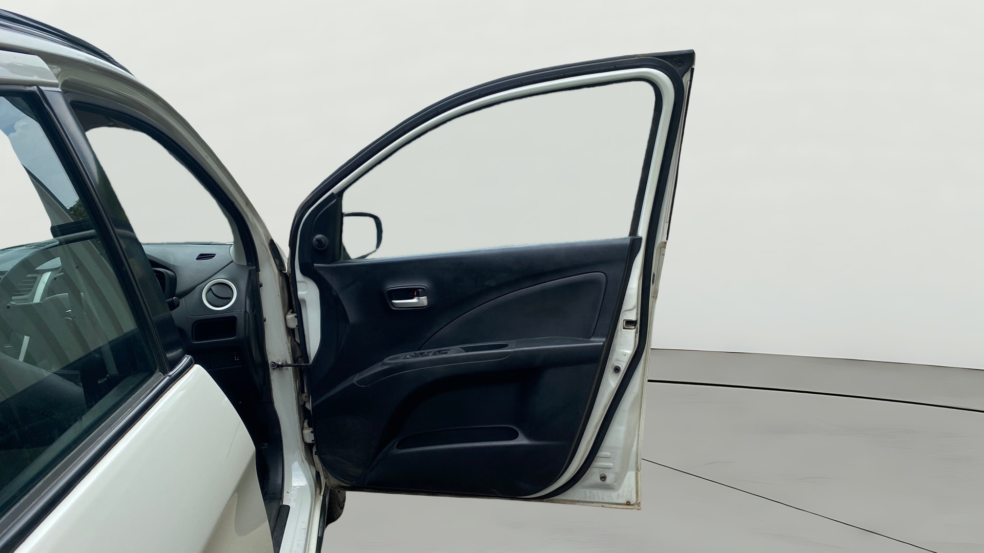 View 2019 Maruti Suzuki 1000 Base Variant Image 43 Used 2019 Maruti Suzuki 1000 Base Variant Image 43
