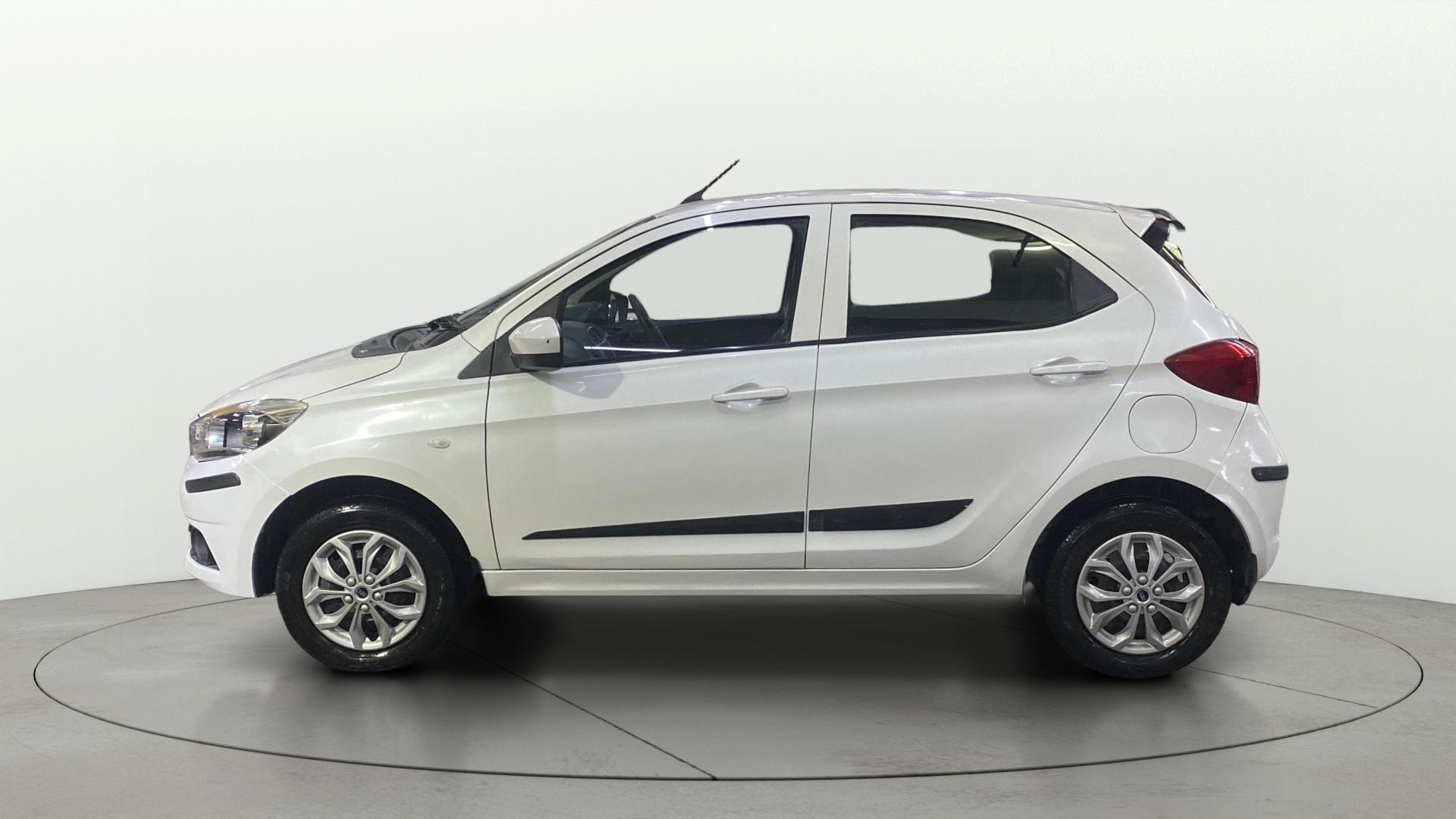 View 2017 Tata Tiago Revotorq XB Image 5 Used 2017 Tata Tiago Revotorq XB Image 5
