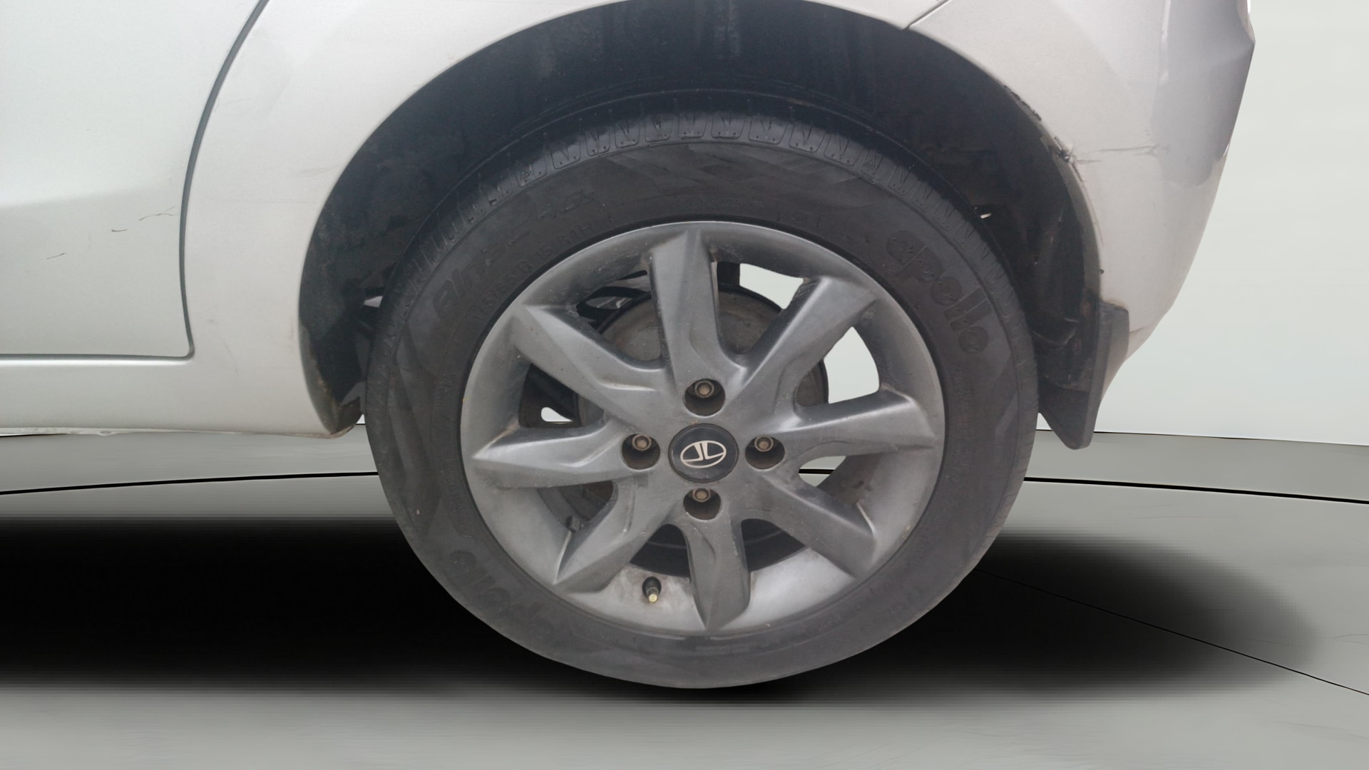 View 2015 Tata Bolt XE Quadrajet 75PS Diesel Image 7 Used 2015 Tata Bolt XE Quadrajet 75PS Diesel Image 7