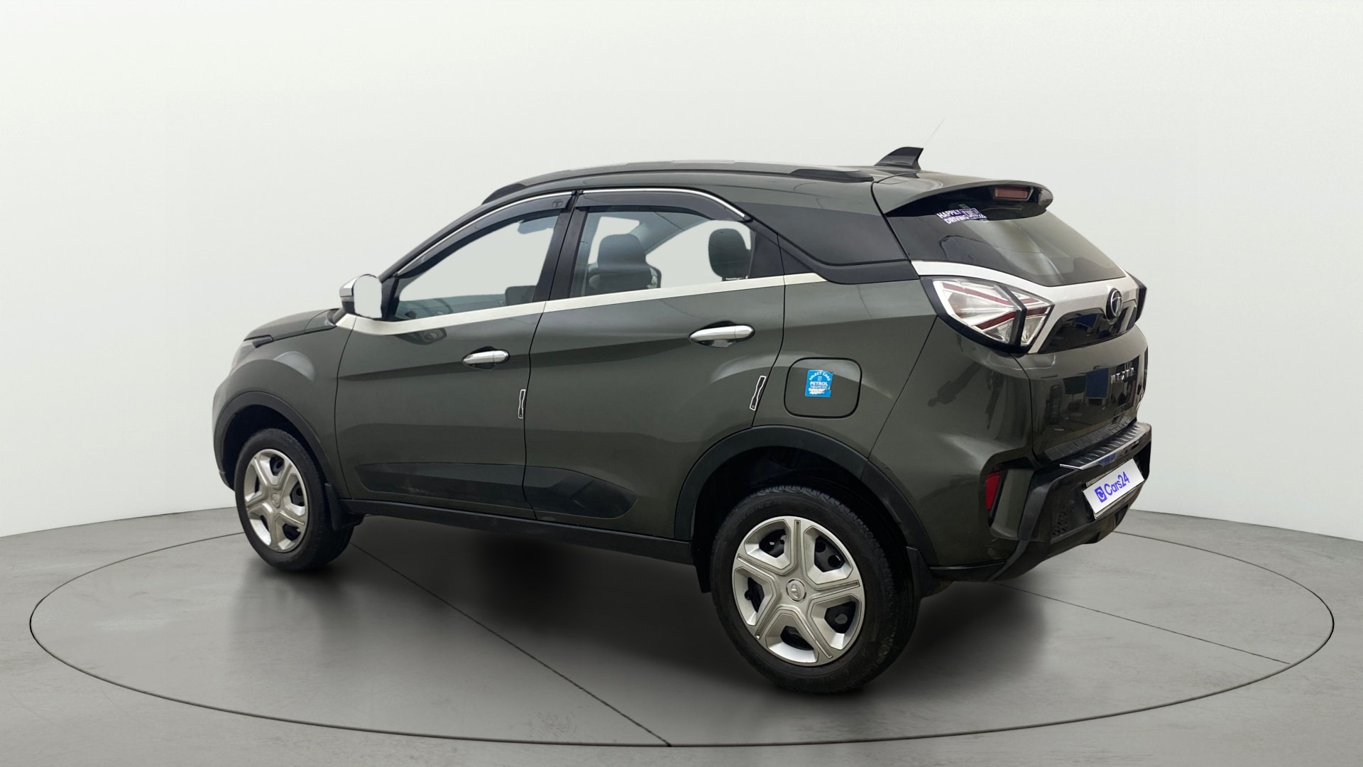 View 2023 Tata Nexon Revotron XE Image 2 Used 2023 Tata Nexon Revotron XE Image 2