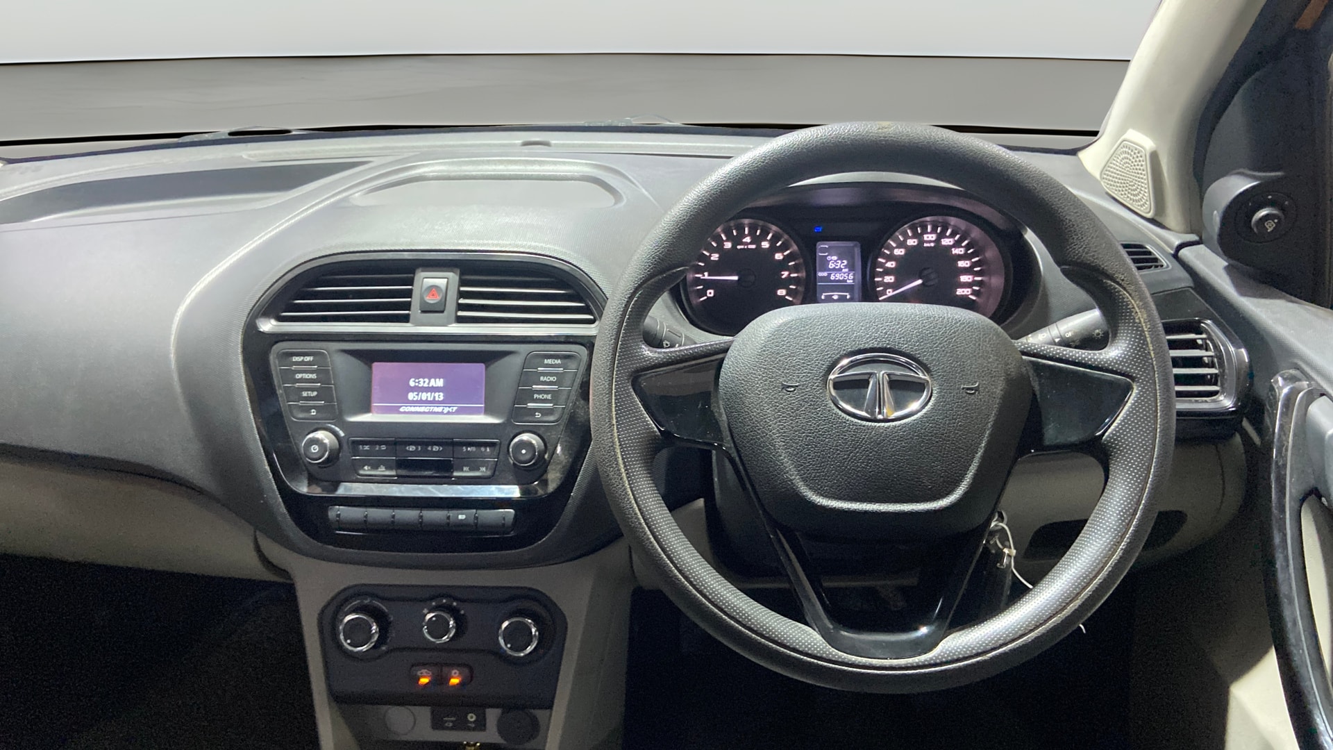 View 2018 Tata Tiago Revotorq XB Image 20 Used 2018 Tata Tiago Revotorq XB Image 20