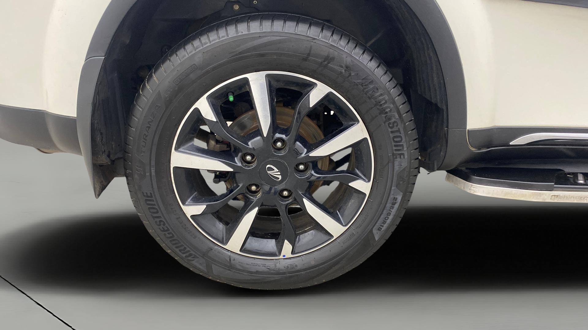 View 2021 Mahindra XUV500 W11 Image 35 Used 2021 Mahindra XUV500 W11 Image 35