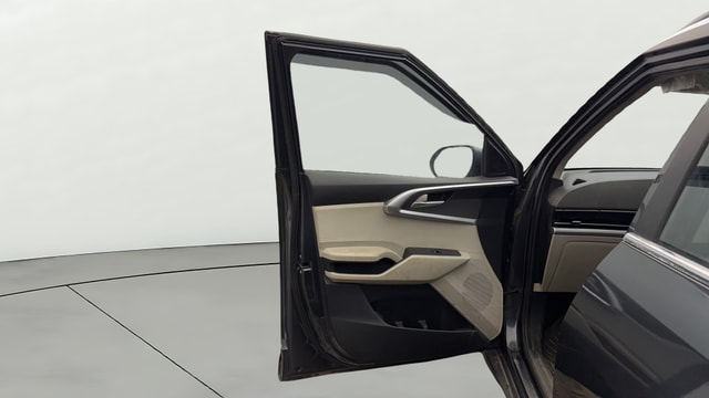 View Kia Carens Image 32 Used Kia Carens Image 32
