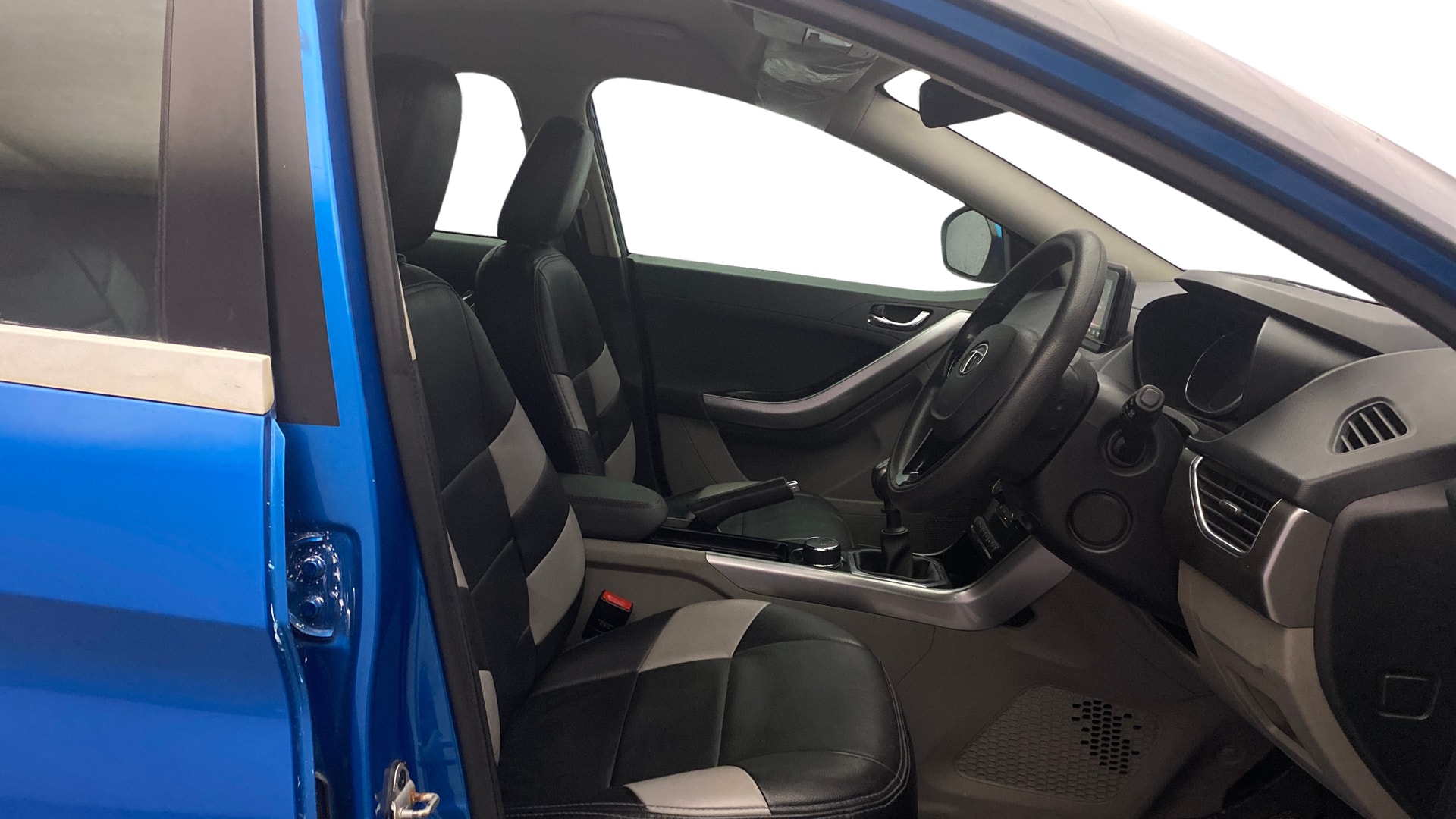 View 2018 Tata Nexon Revotron XE Image 26 Used 2018 Tata Nexon Revotron XE Image 26